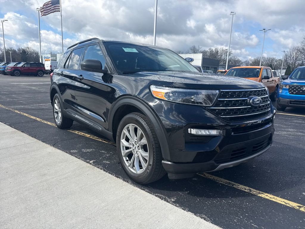 Used 2023 Ford Explorer XLT w/ Equipment Group 202A image 4