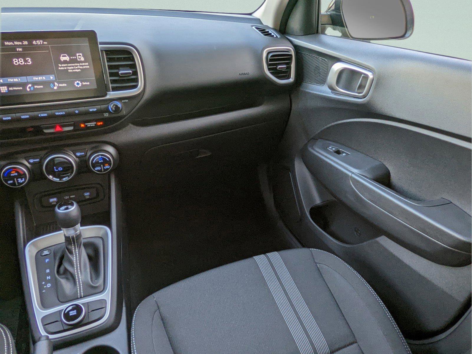 New 2025 Hyundai Venue SEL image 19