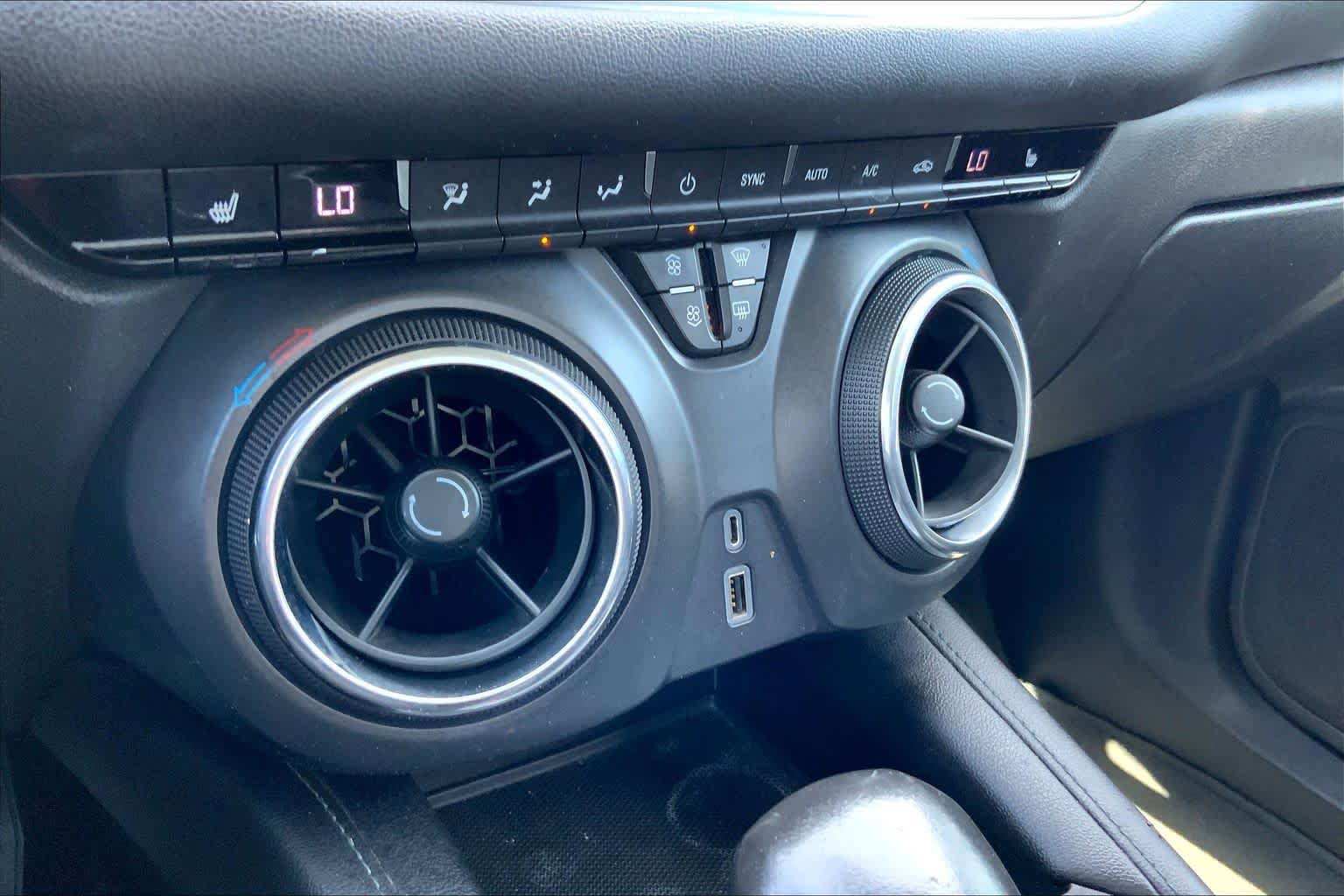 Used 2019 Chevrolet Blazer LT FWD image 33