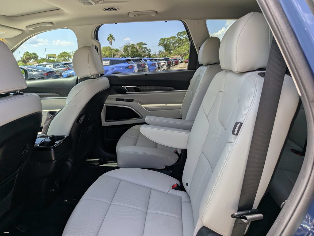 Certified 2024 Kia Telluride EX w/ EX Captain's Chair Package FWD image 19