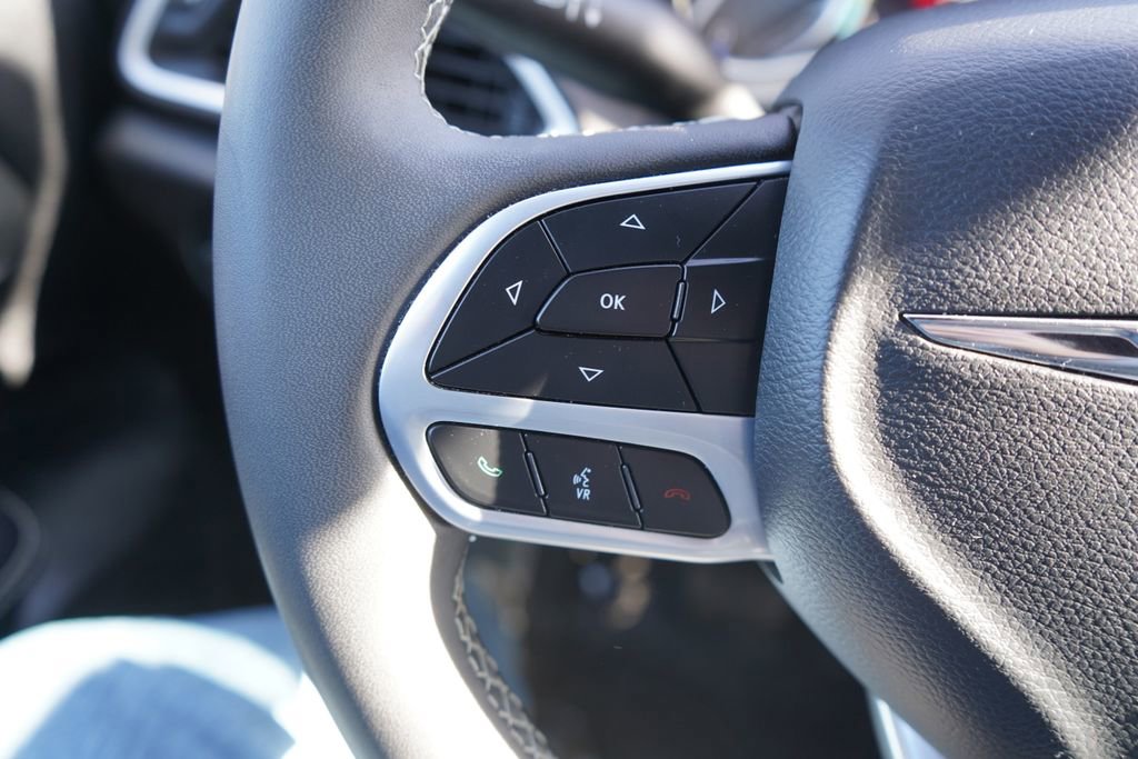 Used 2025 Chrysler Pacifica Select FWD image 30