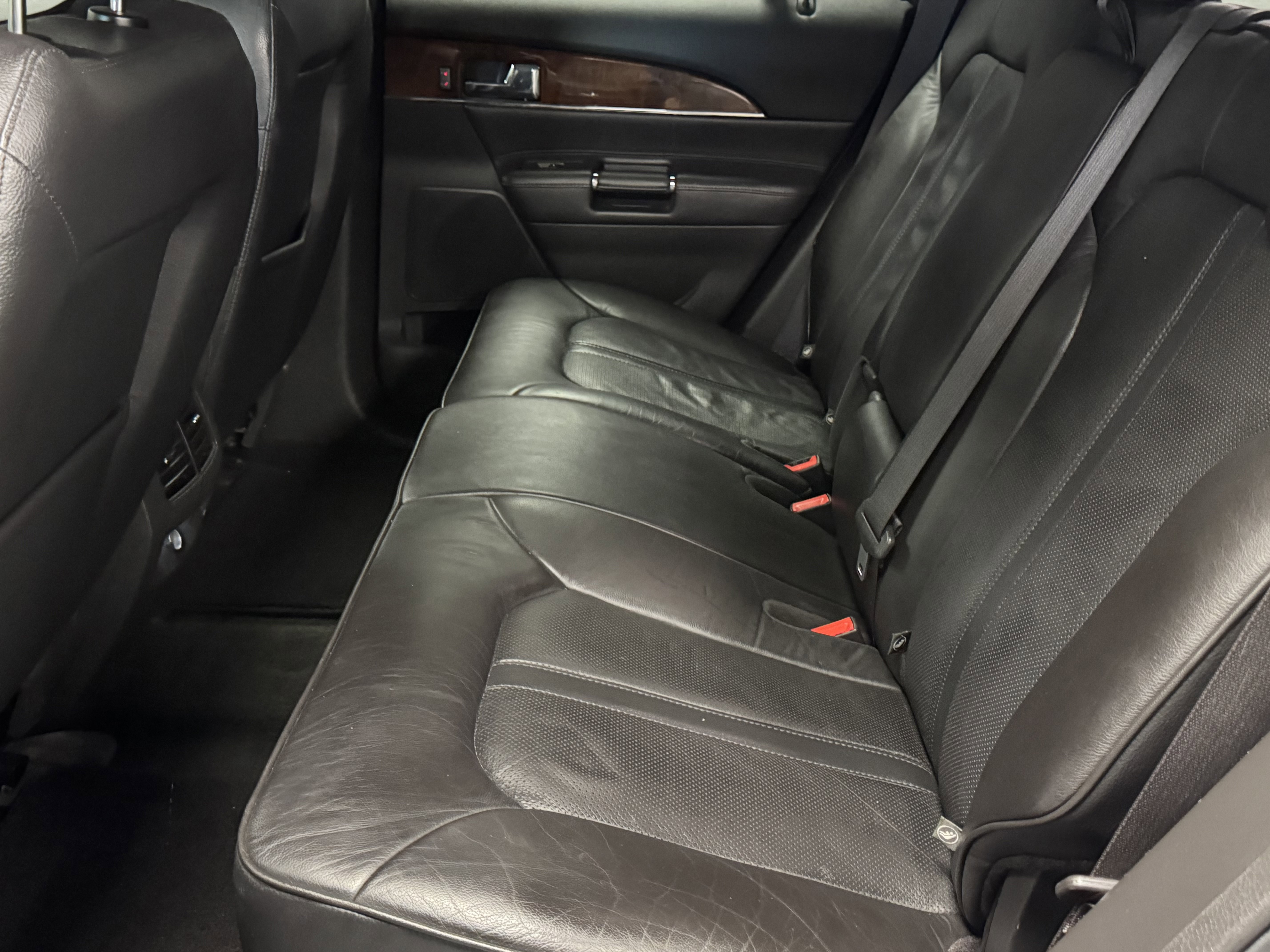 Used 2015 Lincoln MKX FWD 4dr w/ Equipment Group 102A image 16