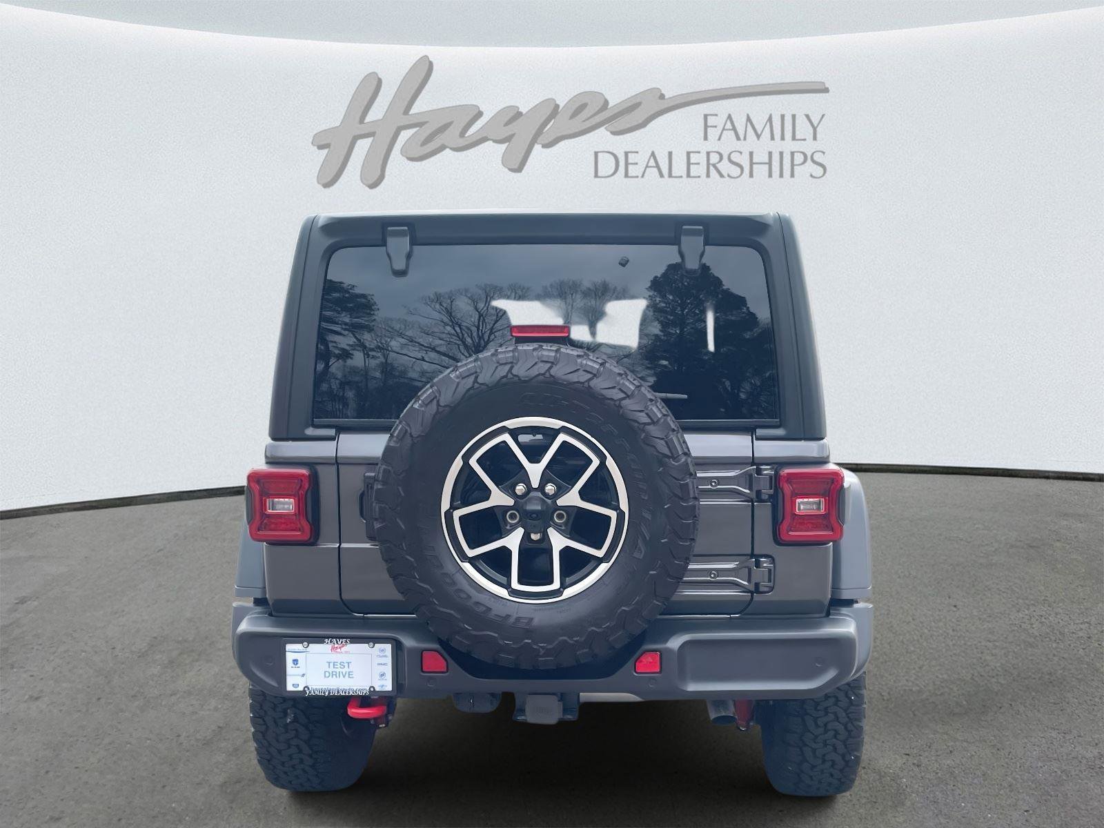 Used 2024 Jeep Wrangler Unlimited Rubicon w/ Technology Group image 4