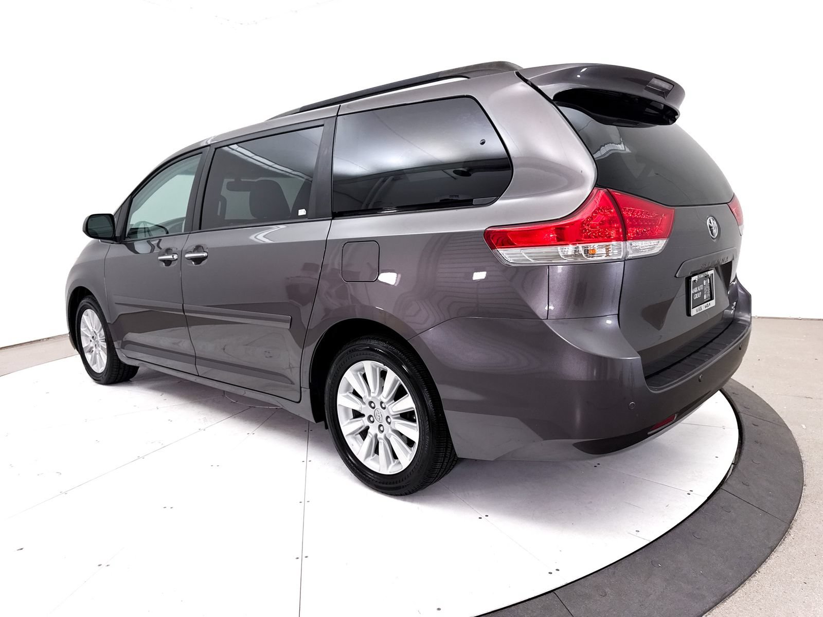 Used 2014 Toyota Sienna XLE w/ XLE Premium Package AWD/4WD image 17