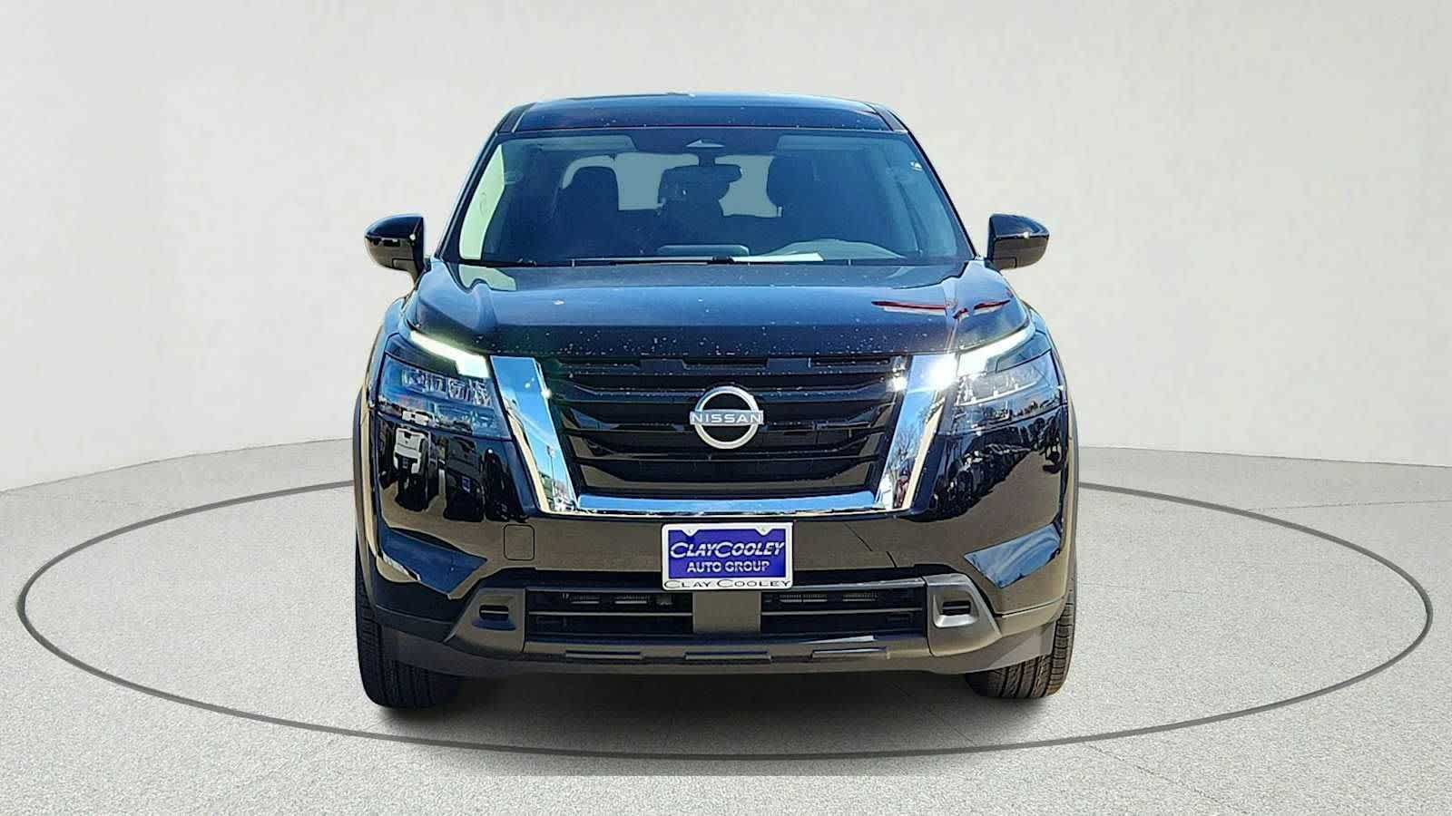 Used 2024 Nissan Pathfinder S FWD image 2