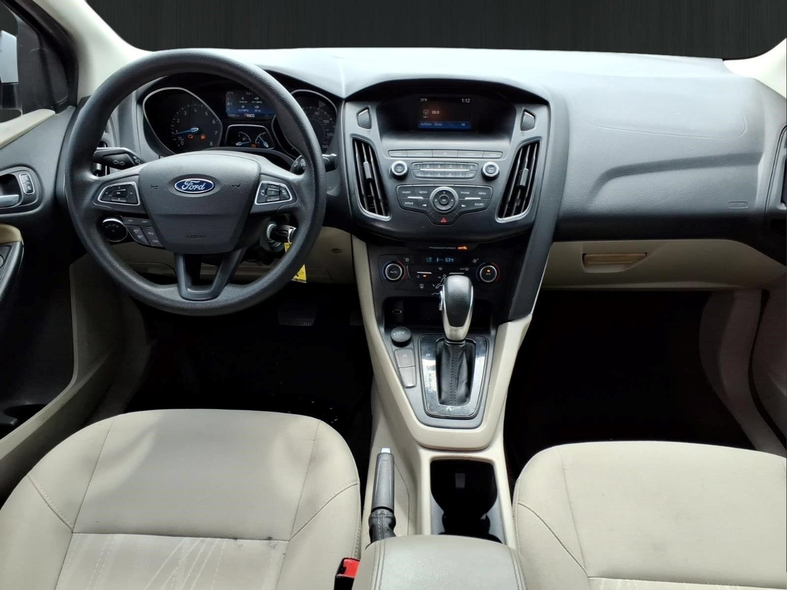 Used 2018 Ford Focus SE w/ SE Appearance Package FWD image 17