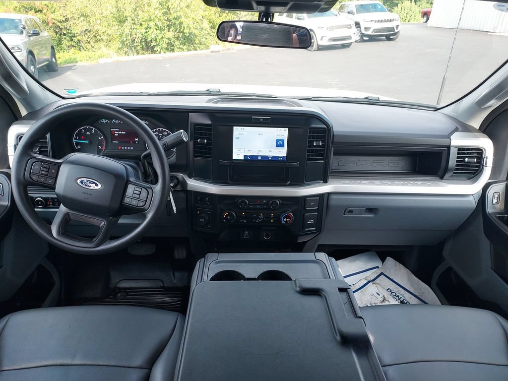 Used 2025 Ford F550 4x4 Crew Cab Super Duty image 15