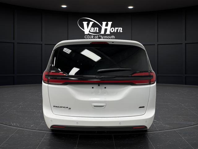 New 2026 Chrysler Pacifica Select image 14