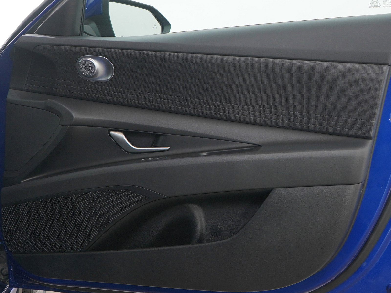 Certified 2025 Hyundai Elantra Blue image 9