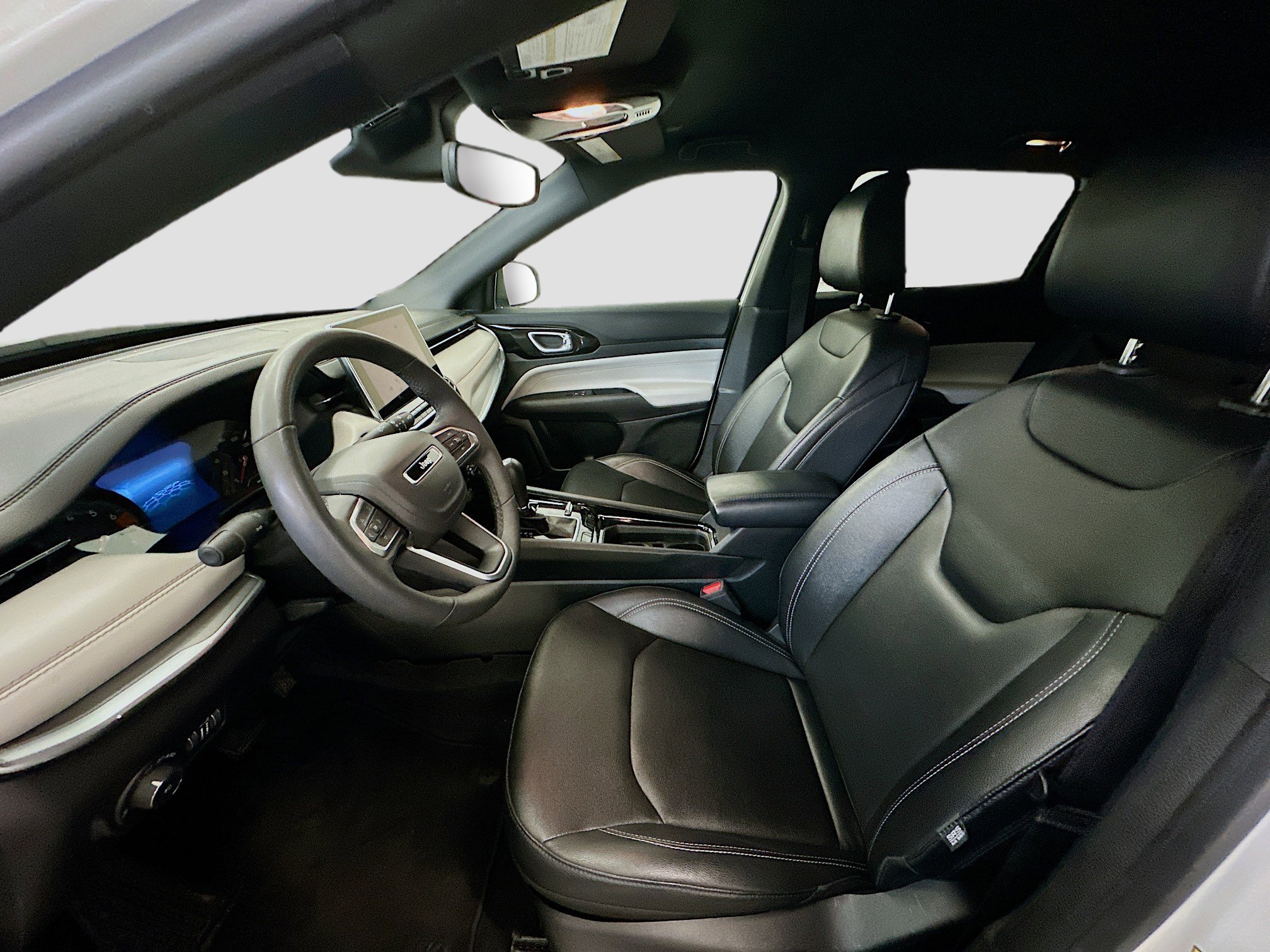 Used 2025 Jeep Compass Limited image 13