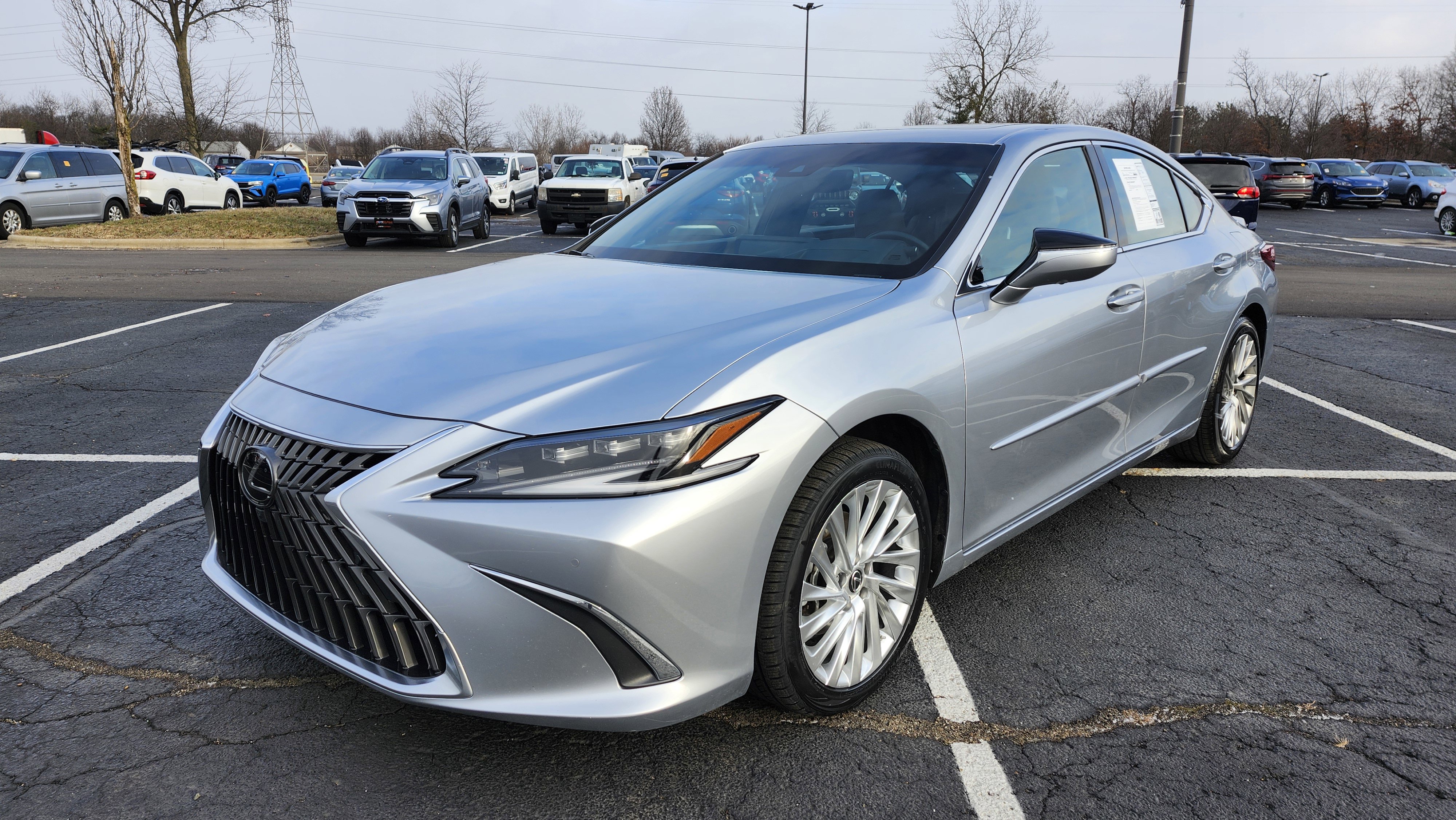 Used 2023 Lexus ES 300h w/ Luxury Package image 17