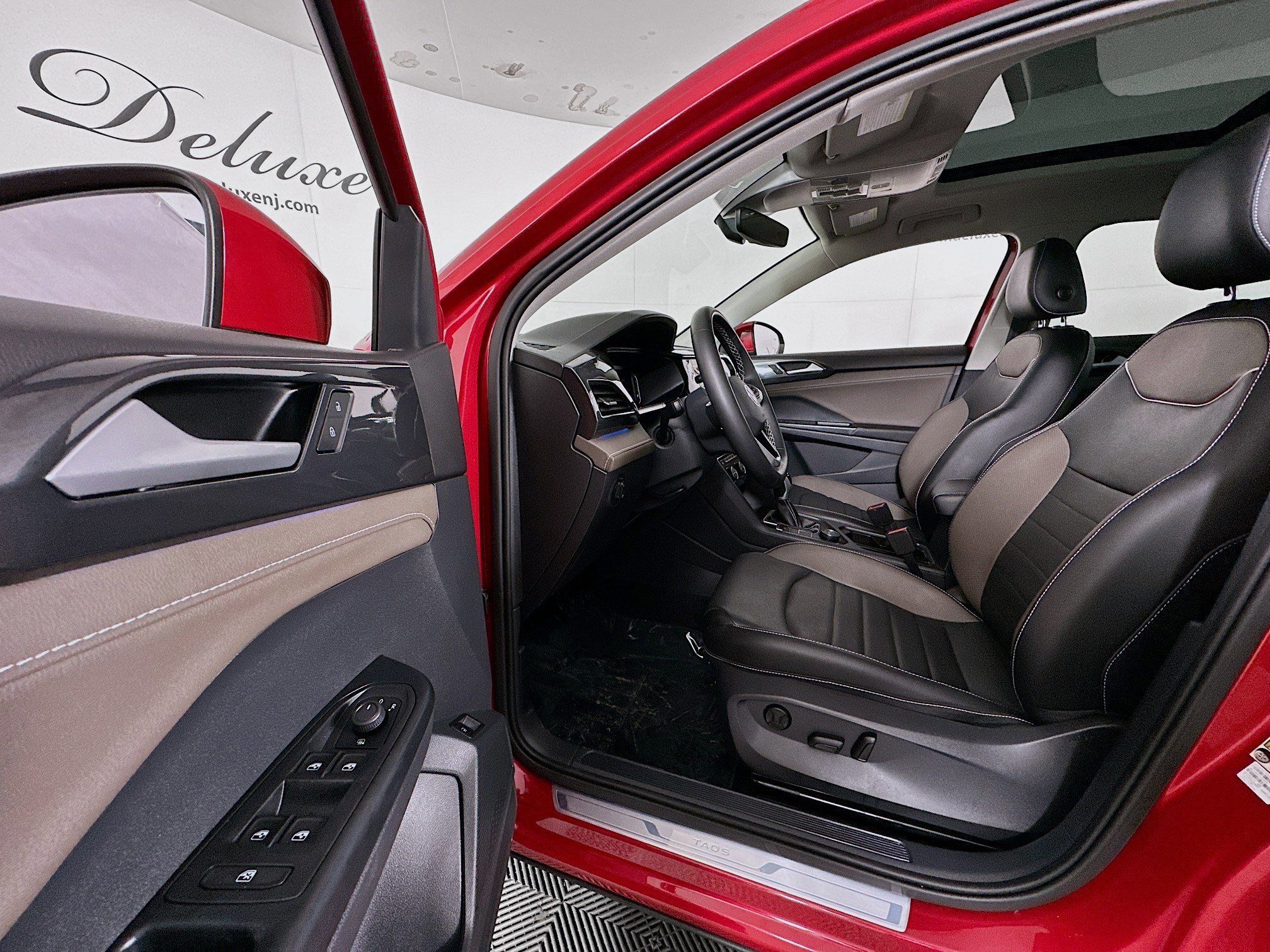 Used 2023 Volkswagen Taos SEL image 22