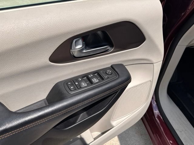 Used 2017 Chrysler Pacifica Touring FWD image 27