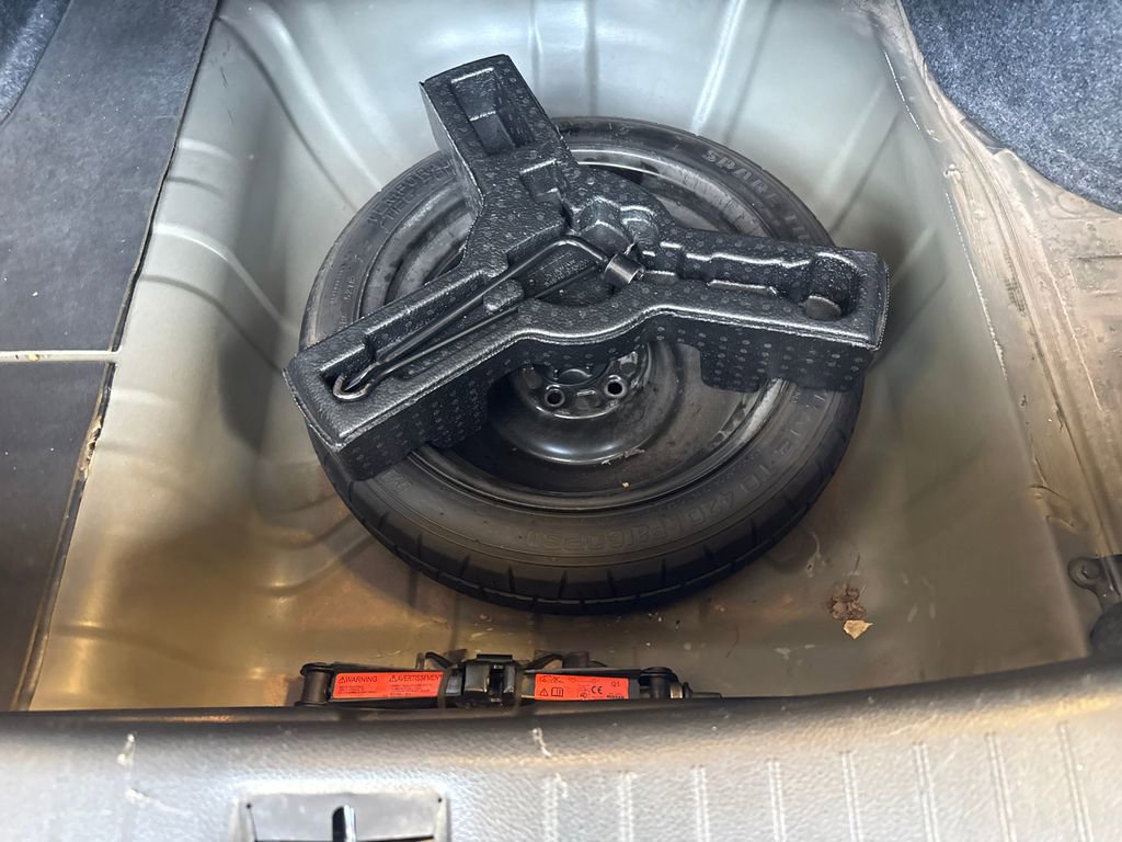 Used 2019 Nissan Sentra SV w/ Special Edition Package FWD image 9