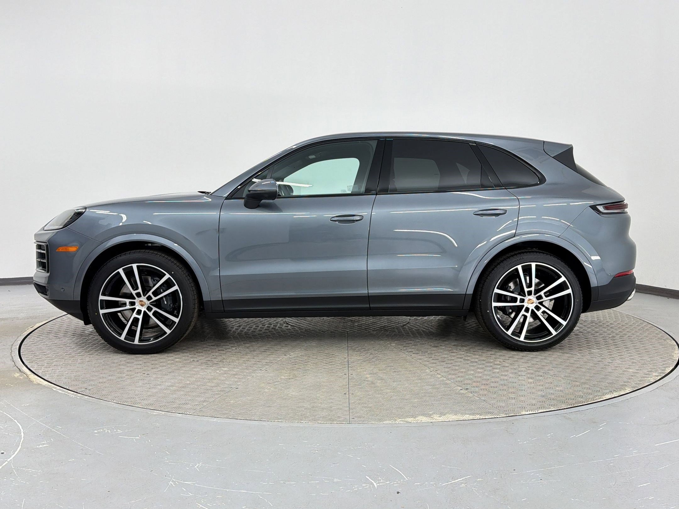 New 2026 Porsche Cayenne AWD/4WD image 2