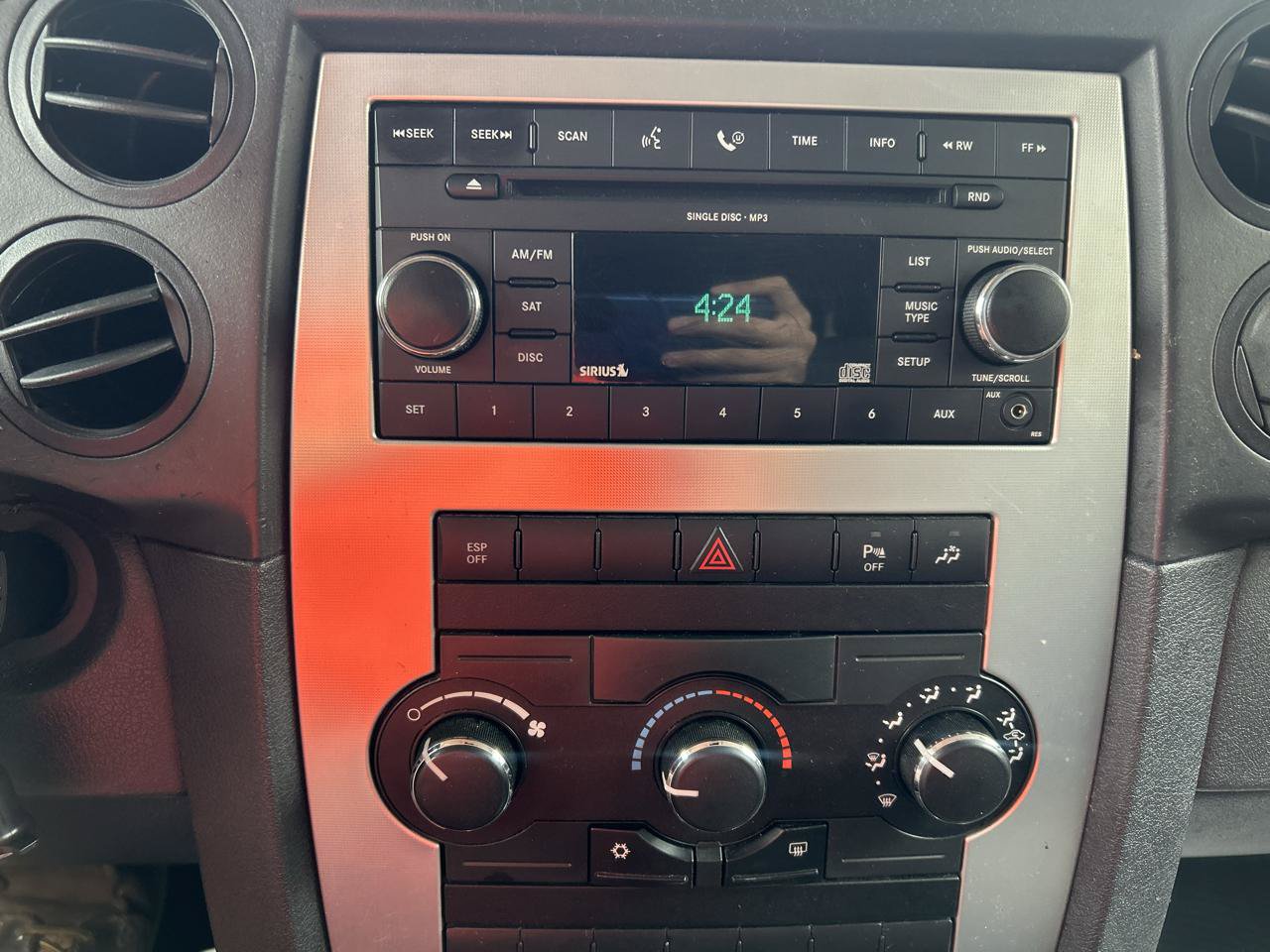 Used 2008 Jeep Commander Sport AWD/4WD image 23