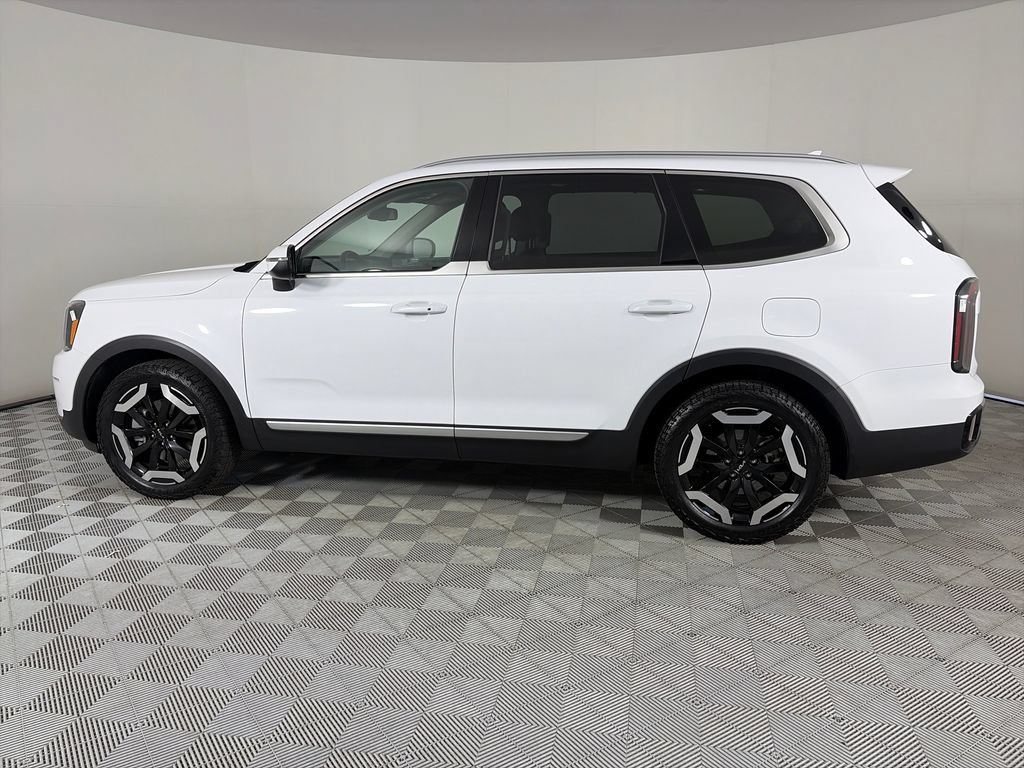 Used 2023 Kia Telluride EX w/ EX Captain's Chair Package AWD/4WD image 4