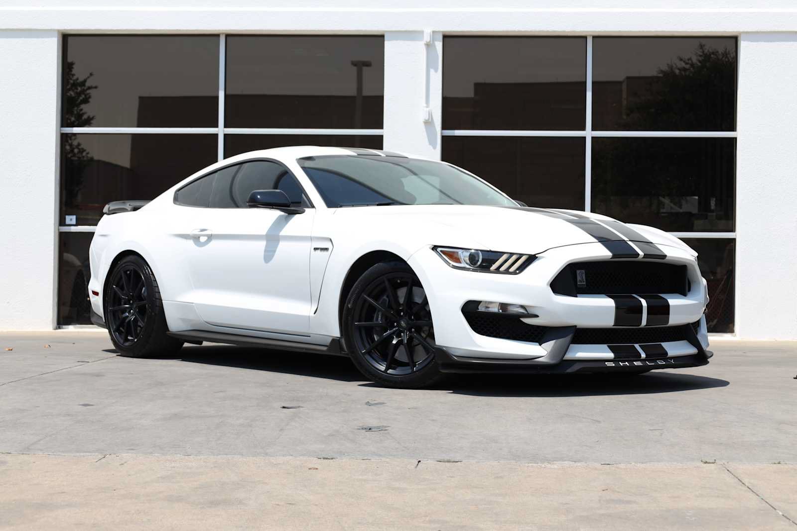 Used 2019 Ford Mustang Shelby GT350 w/ Technology Package RWD image 6