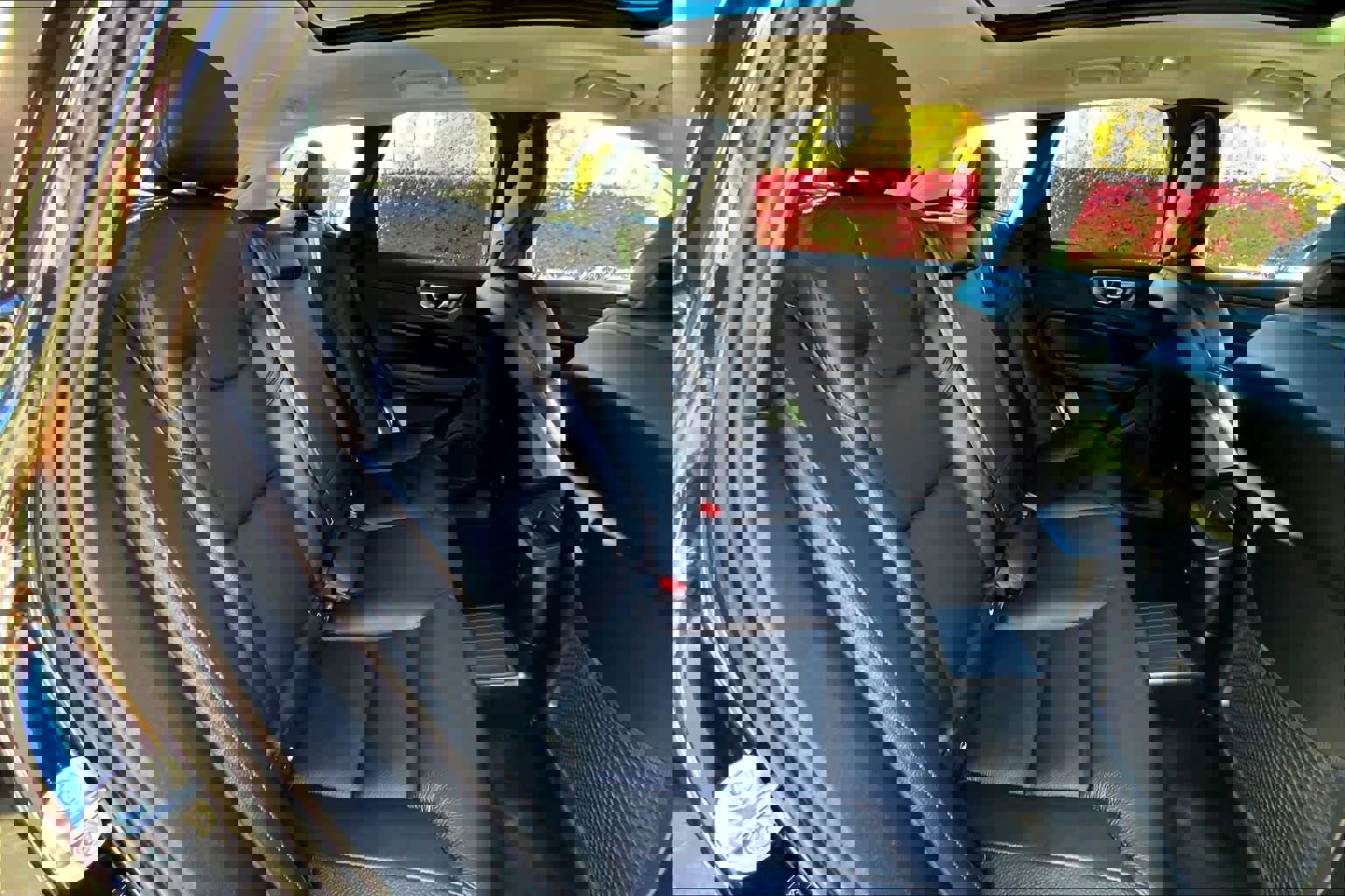 Certified 2023 Volvo XC60 T8 Plus w/ Climate Package image 19