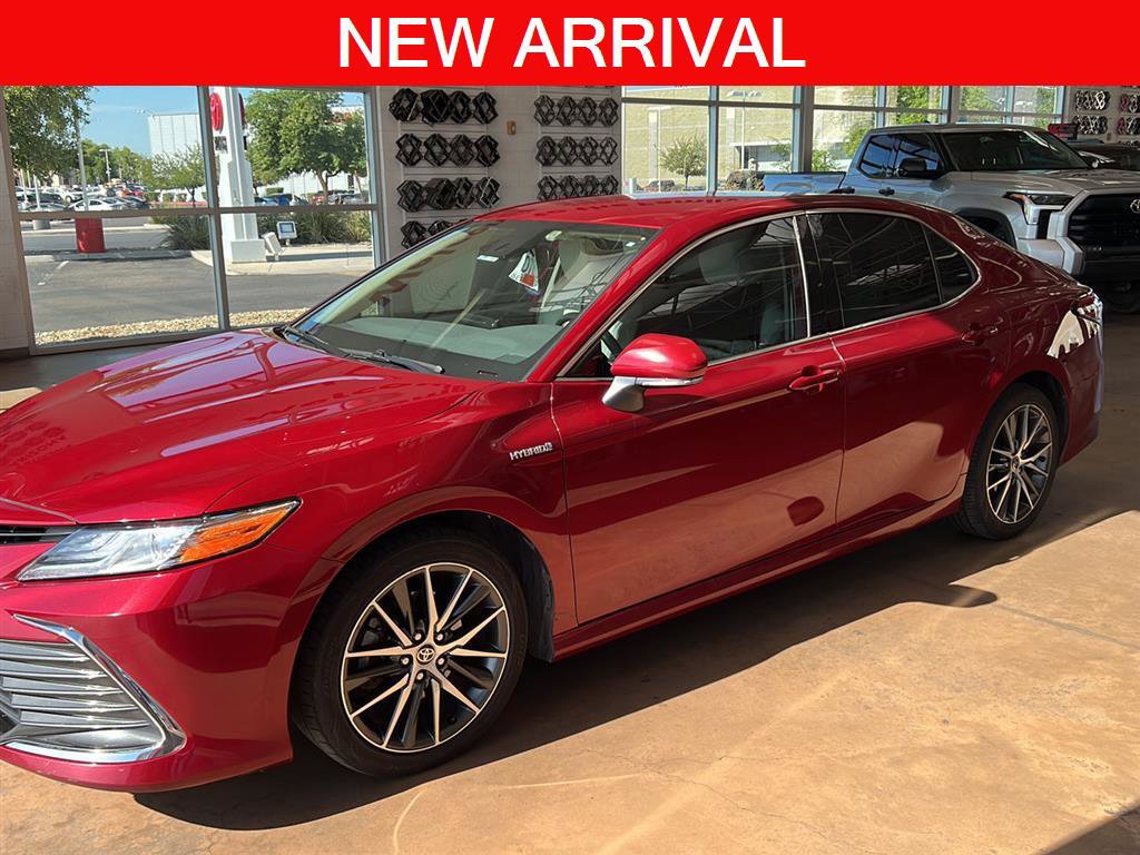 Used 2021 Toyota Camry XLE FWD image 1