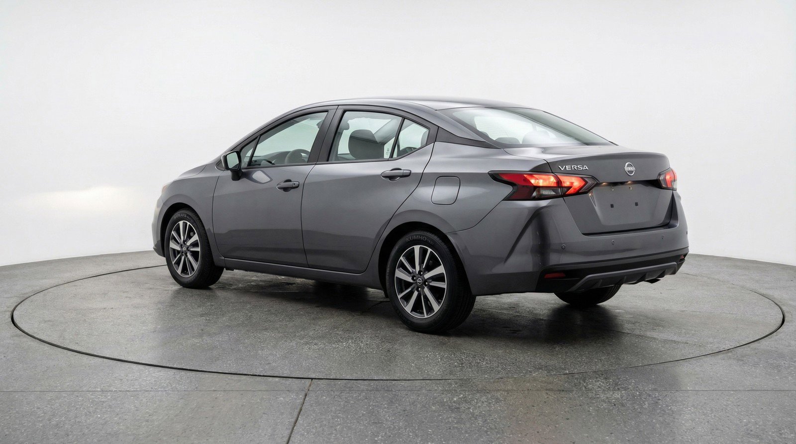 Used 2025 Nissan Versa SV image 6