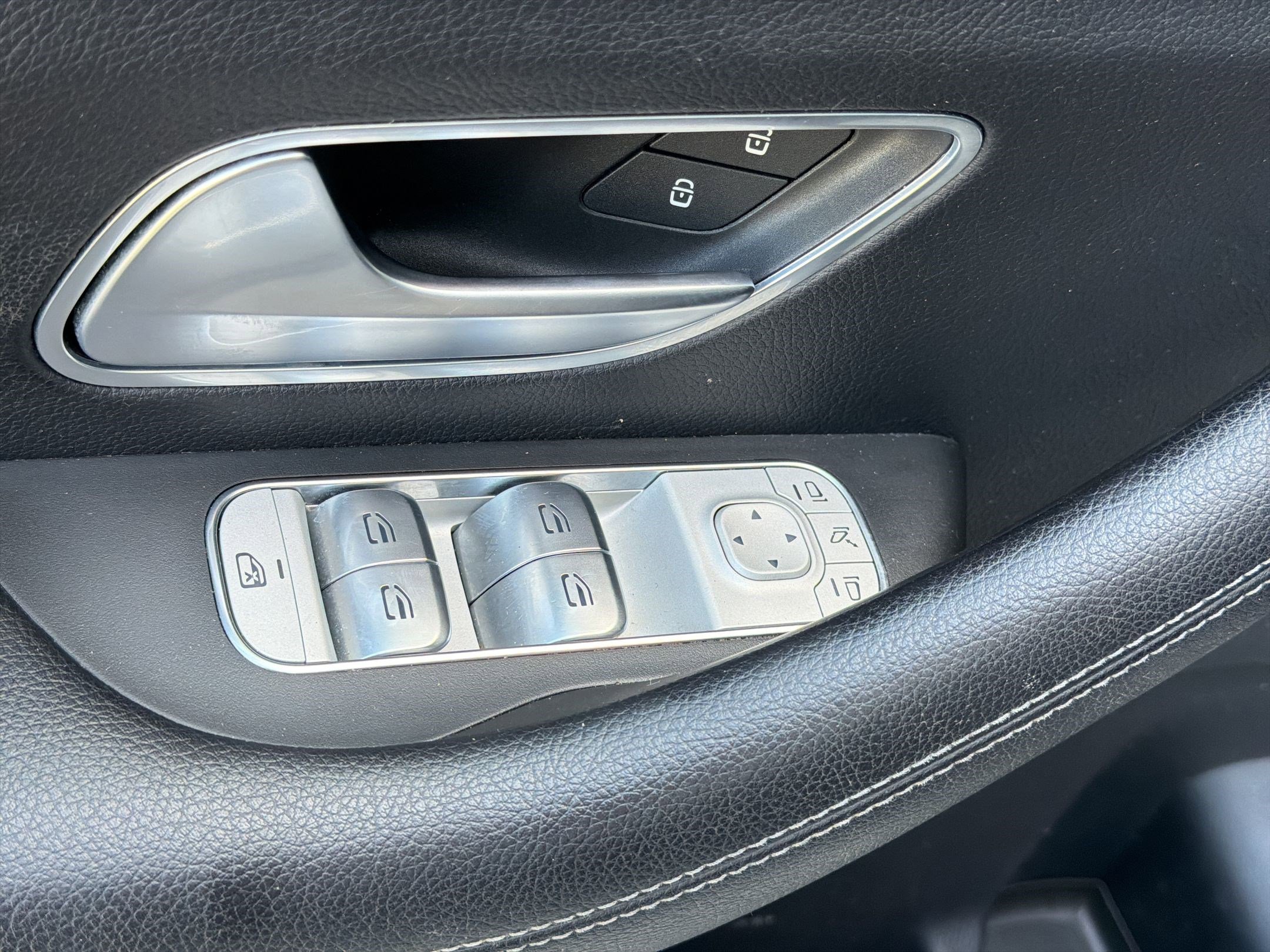 Used 2022 Mercedes-Benz GLE 350 4MATIC w/ Premium Package image 20