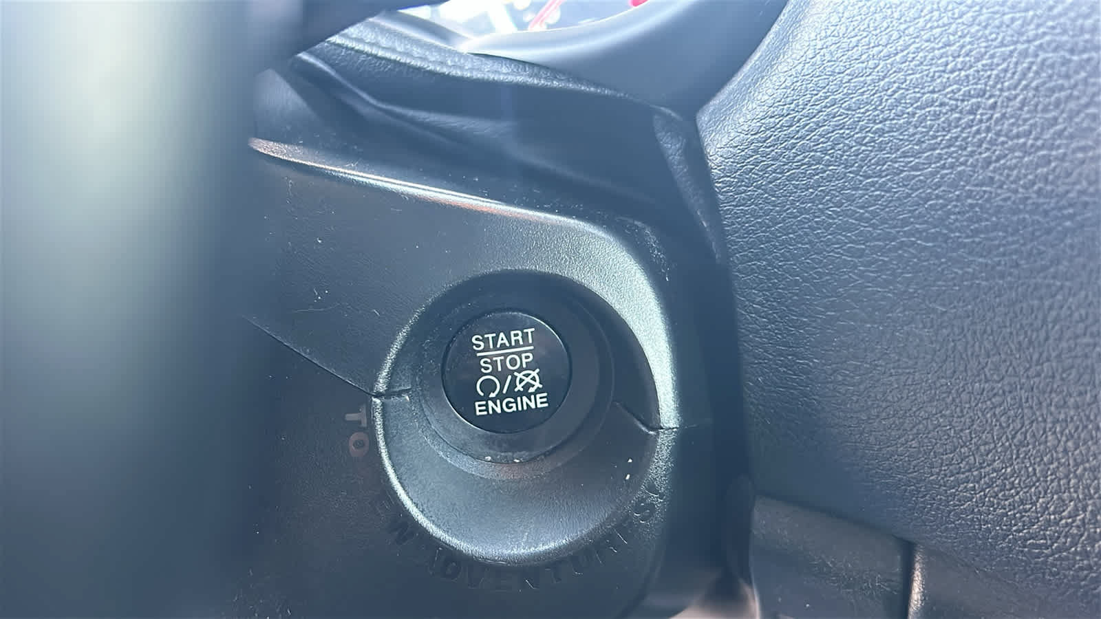 Used 2017 Jeep Renegade Latitude AWD/4WD image 17
