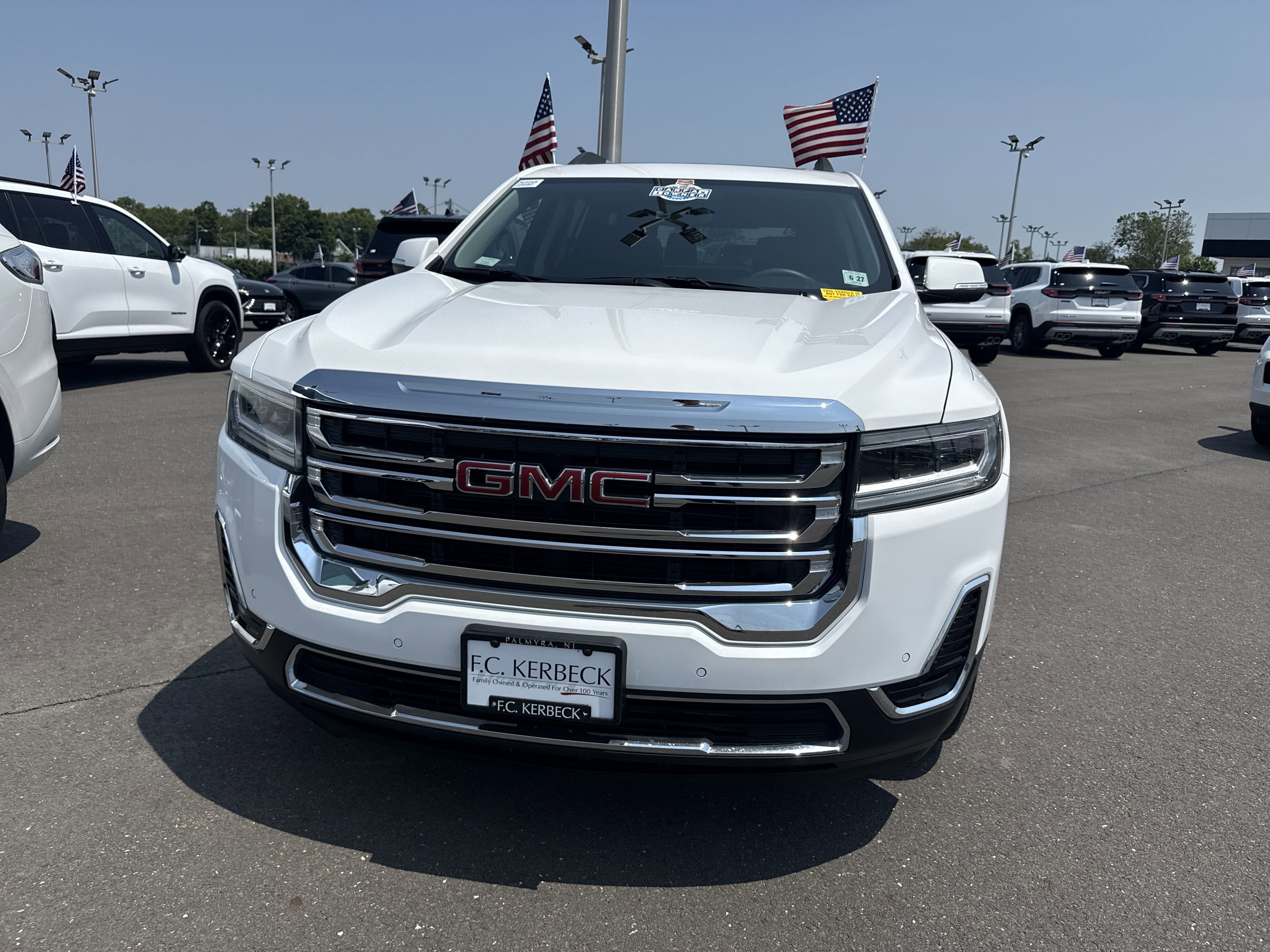 Certified 2022 GMC Acadia SLE w/ Driver Convenience Package image 3