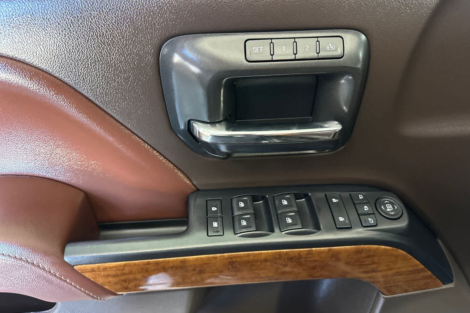 Used 2015 Chevrolet Silverado 1500 High Country w/ High Country Premium Package AWD/4WD image 13