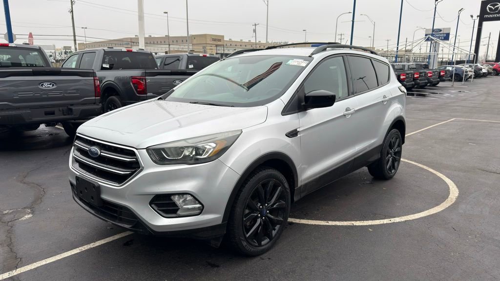 Used 2017 Ford Escape SE w/ SE Sport Appearance Package image 6