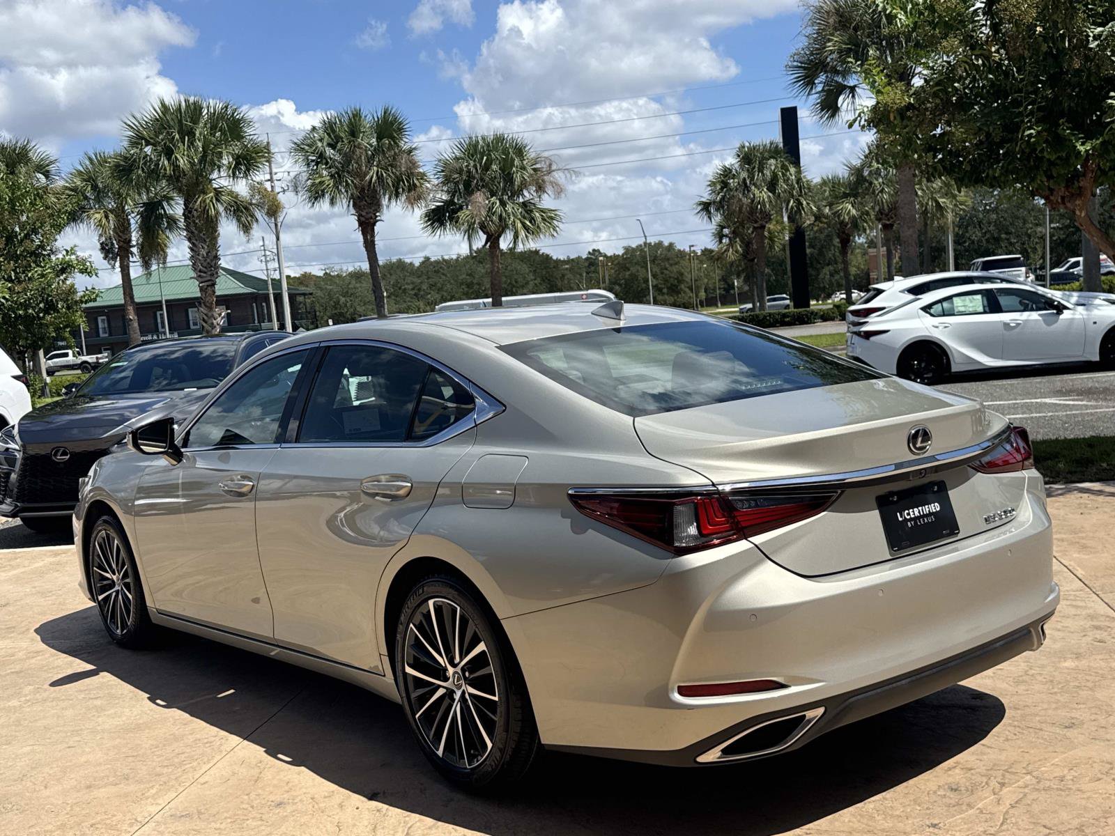 Used 2023 Lexus ES 350 w/ Premium Package FWD image 6