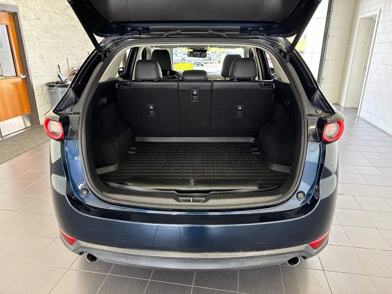 Used 2018 MAZDA CX-5 Touring w/ Preferred Equipment Package AWD/4WD image 9