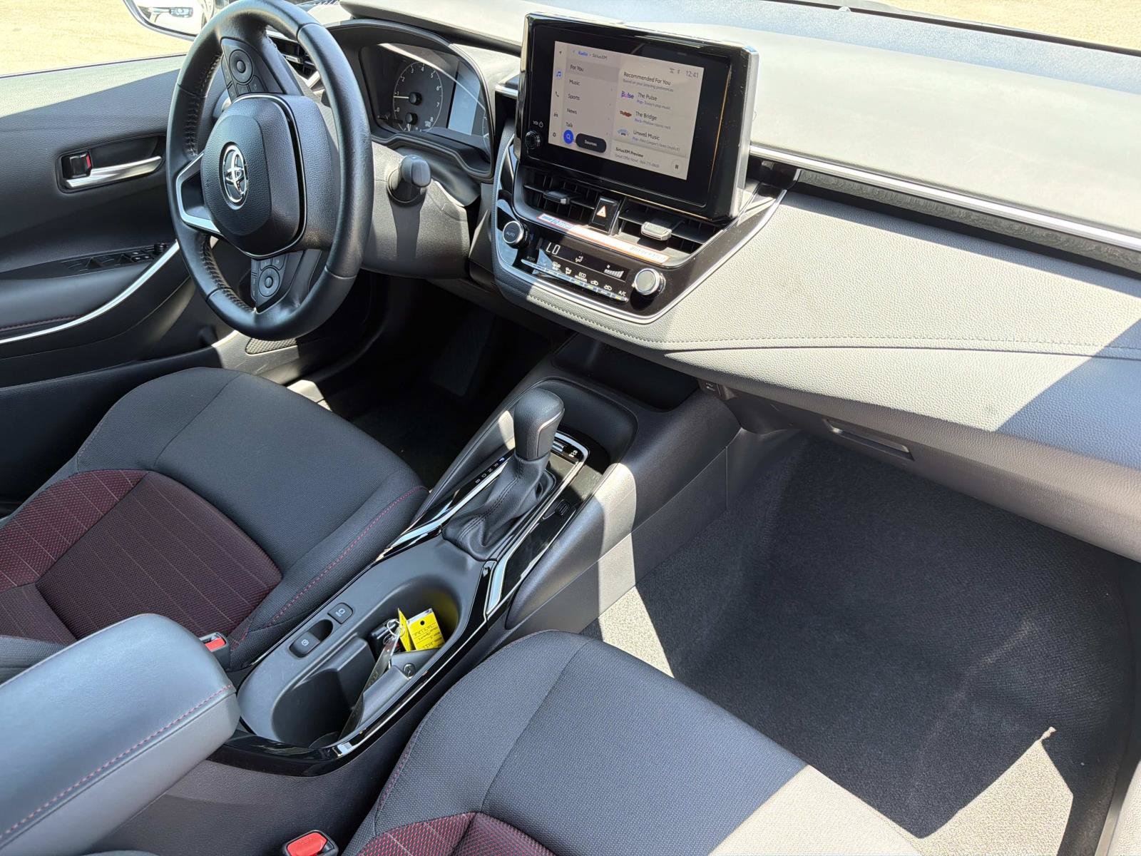 Used 2025 Toyota Corolla SE FWD image 25