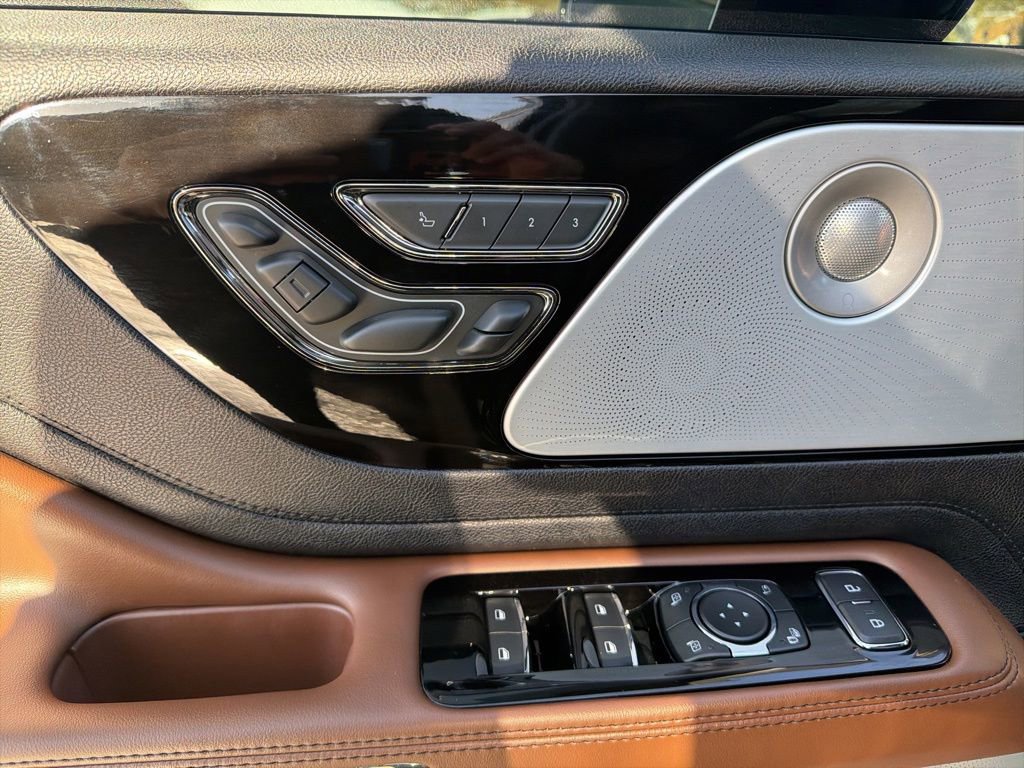 Used 2022 Lincoln Aviator Reserve w/ Equipment Group 201A image 20