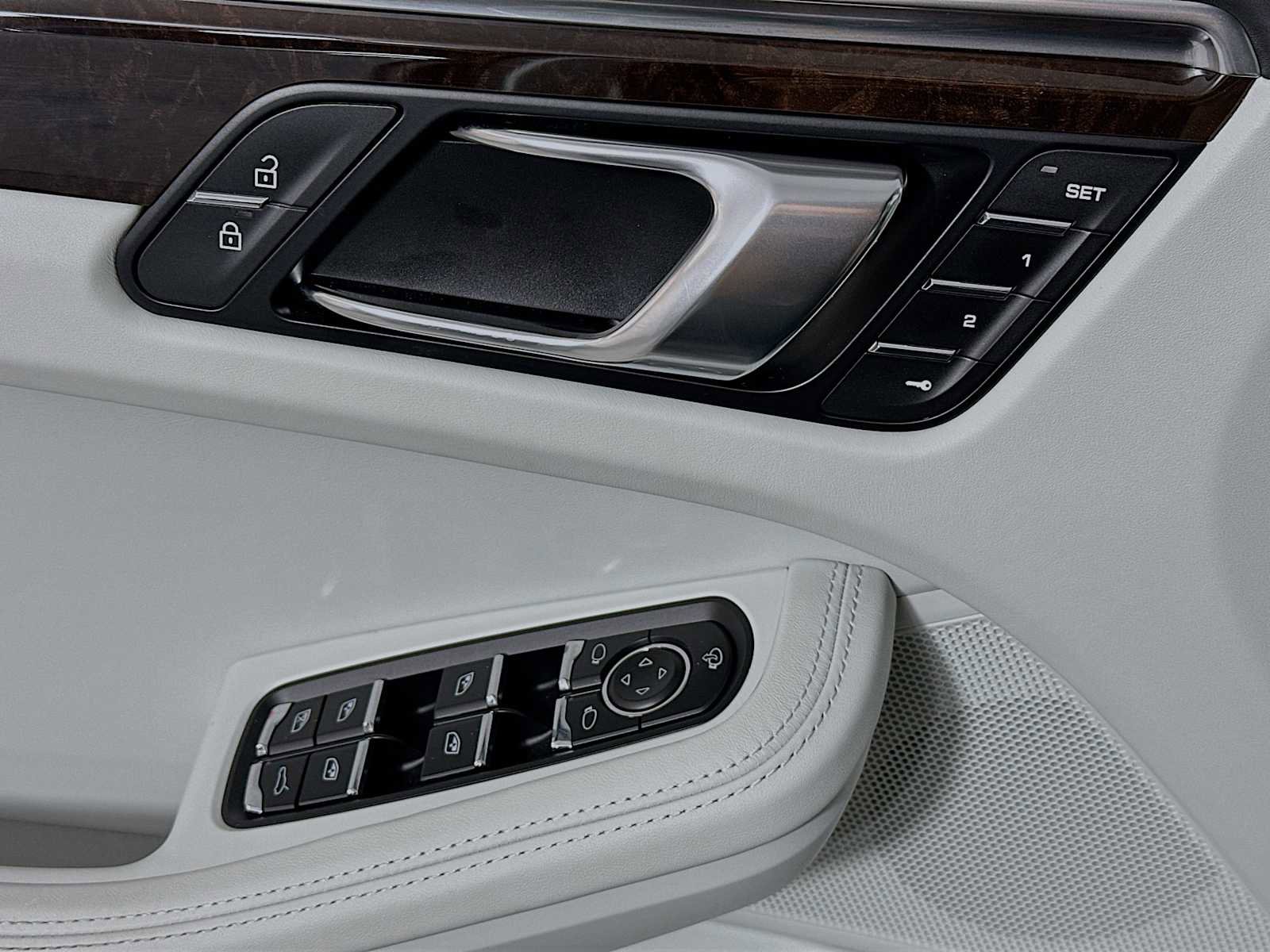 Certified 2025 Porsche Macan S image 11