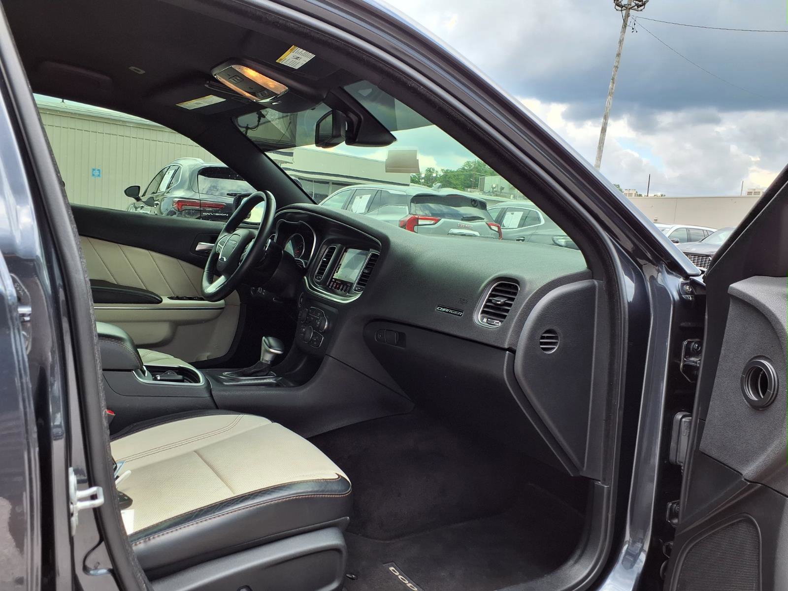Used 2017 Dodge Charger SXT w/ AWD Plus Group image 28