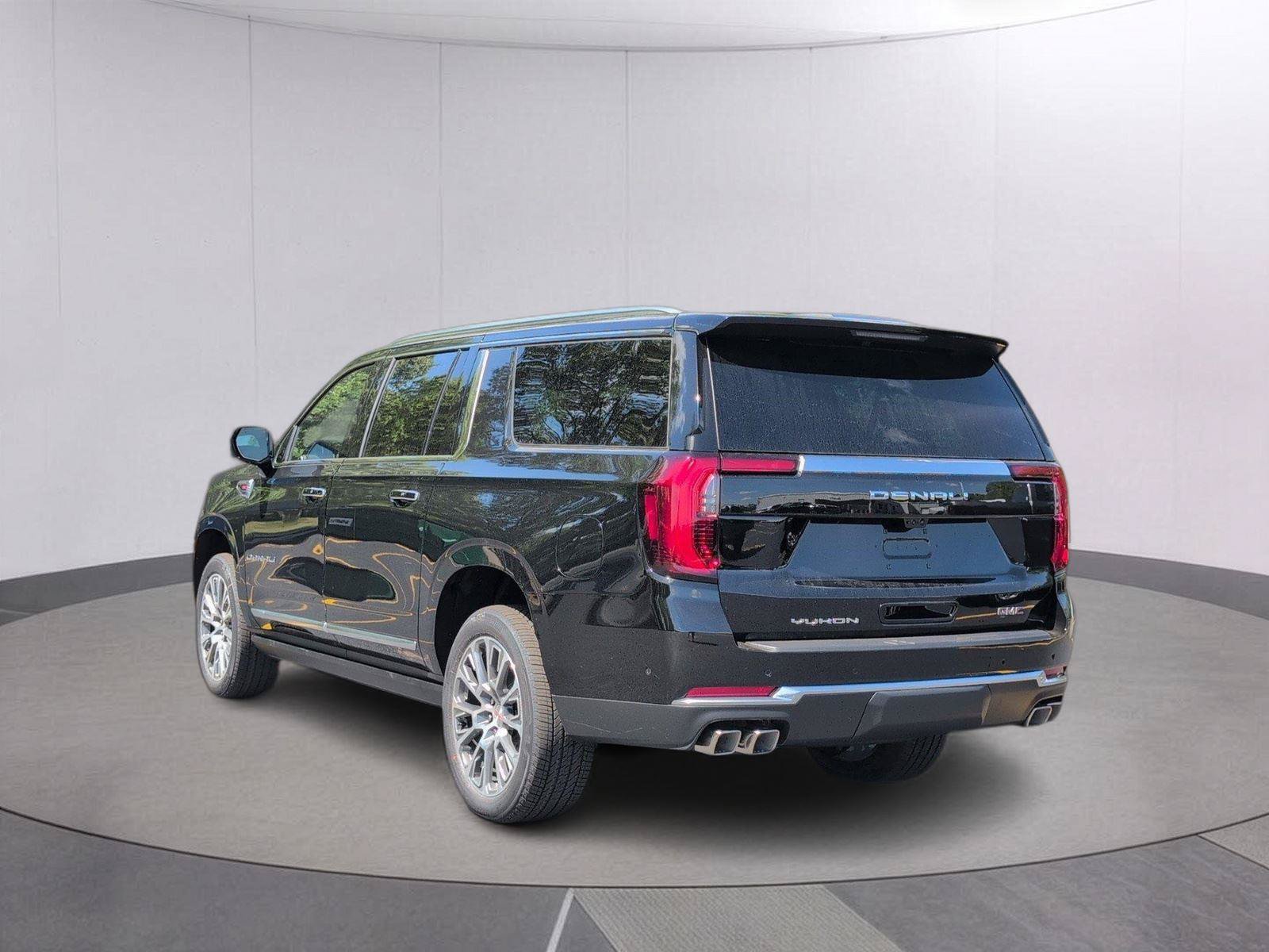 New 2026 GMC Yukon XL Denali w/ Denali Reserve Package AWD/4WD image 3