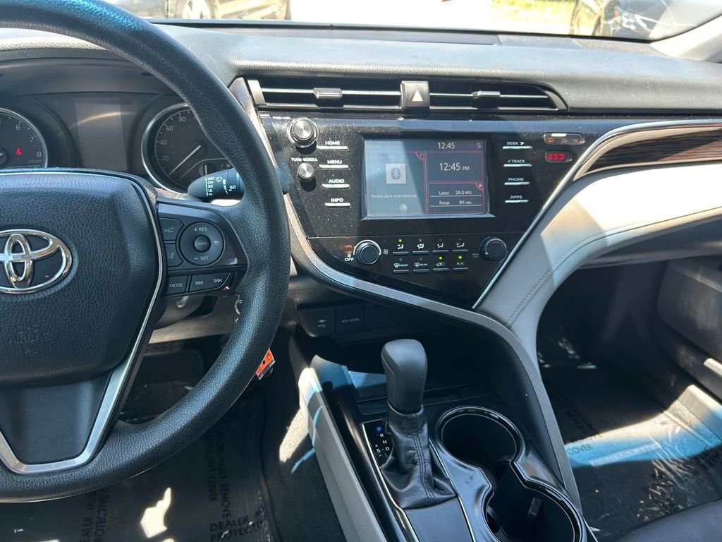 Used 2018 Toyota Camry LE FWD image 16
