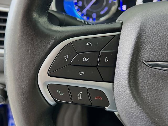 Used 2017 Chrysler 200 Limited Platinum image 13