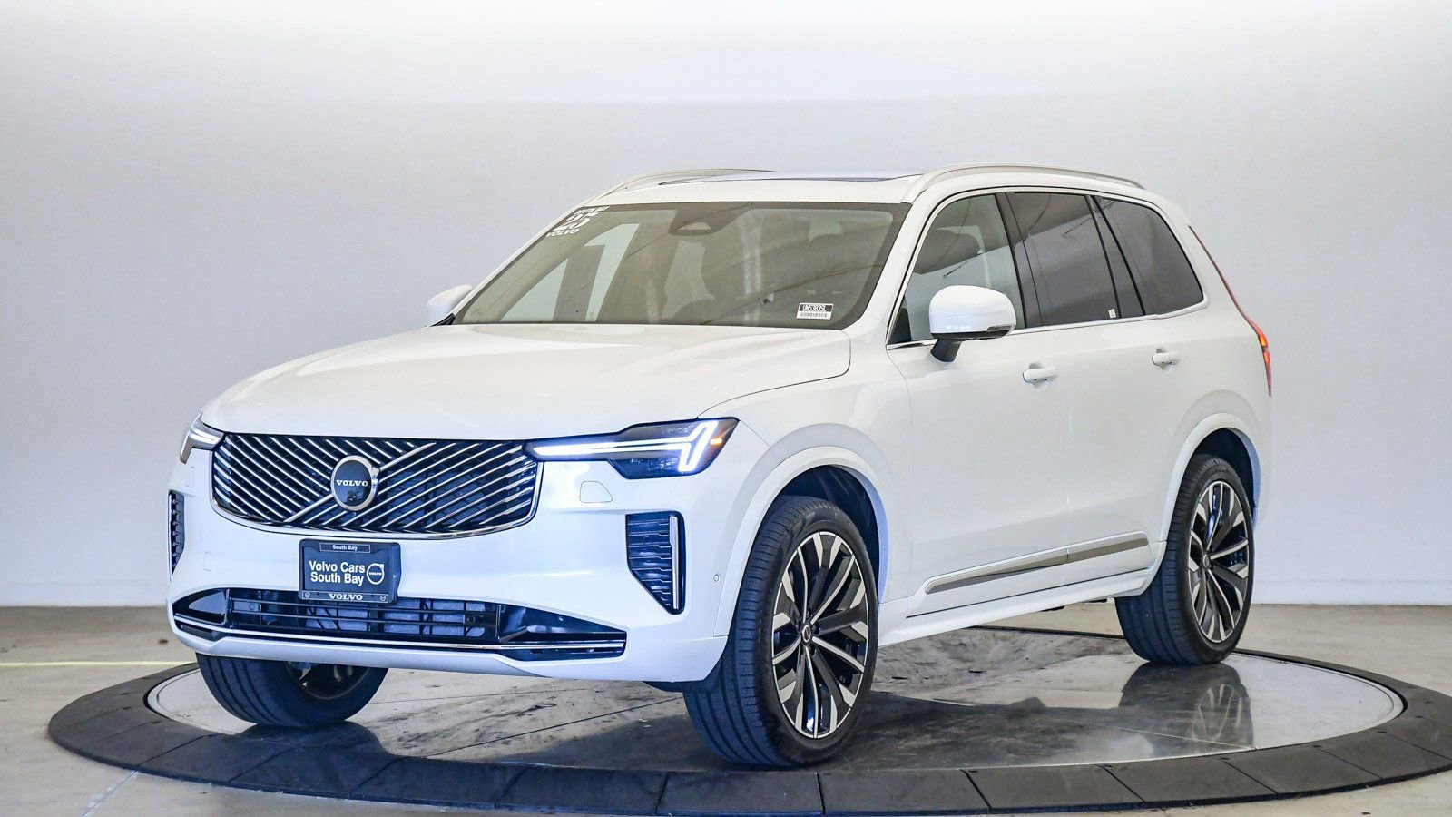 Certified 2025 Volvo XC90 B6 Plus w/ Protection Package Premier image 1