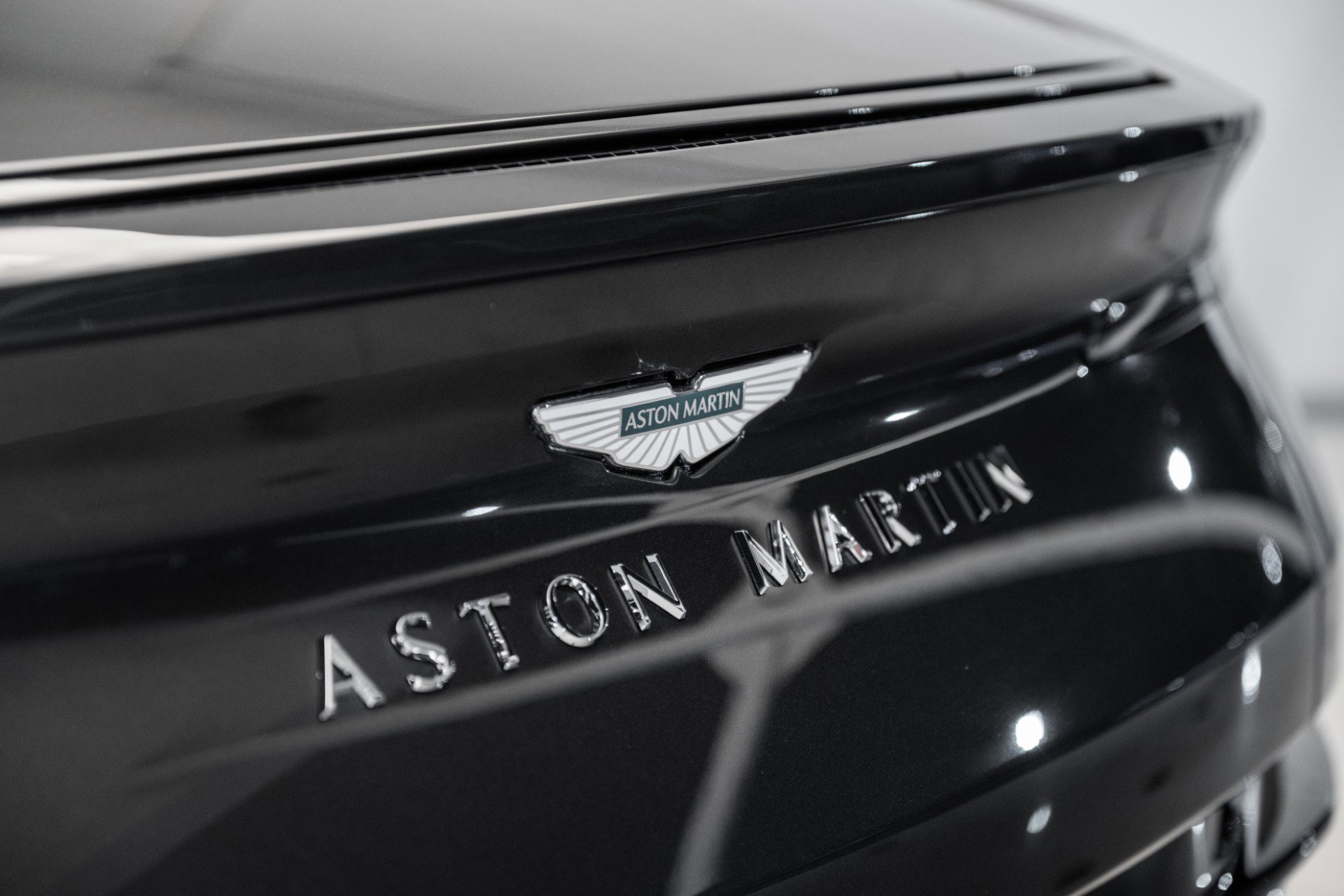 Used 2025 Aston Martin DB12 Coupe image 8
