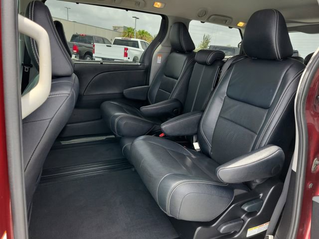 Used 2017 Toyota Sienna SE FWD image 21