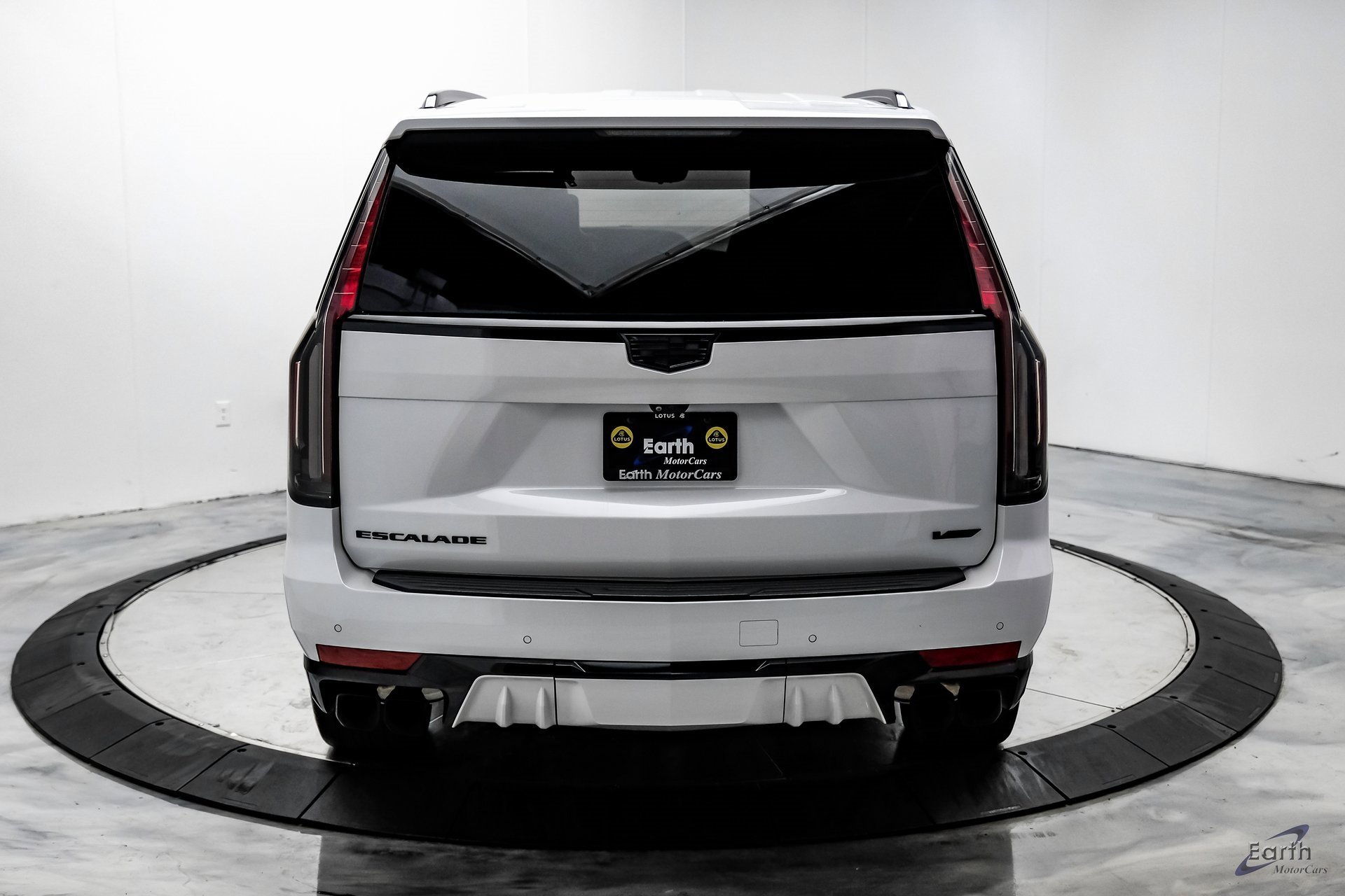 Used 2023 Cadillac Escalade V image 11