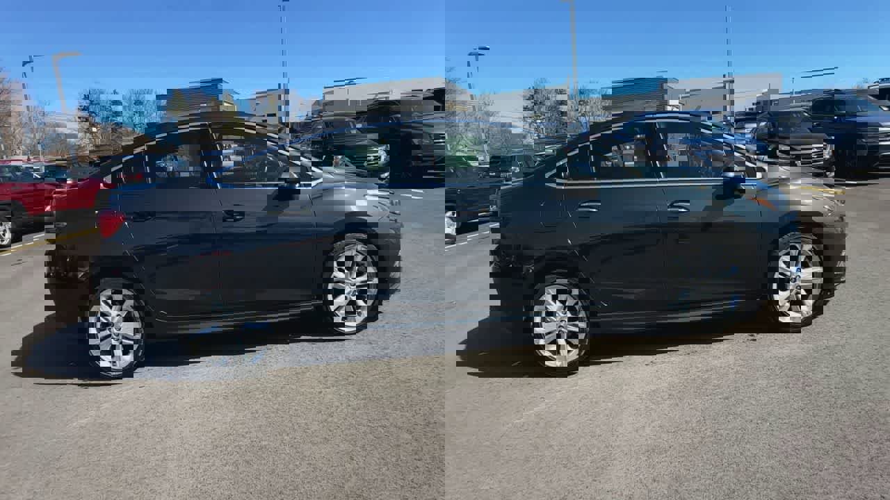 Used 2018 Chevrolet Cruze Premier w/ RS Package image 9