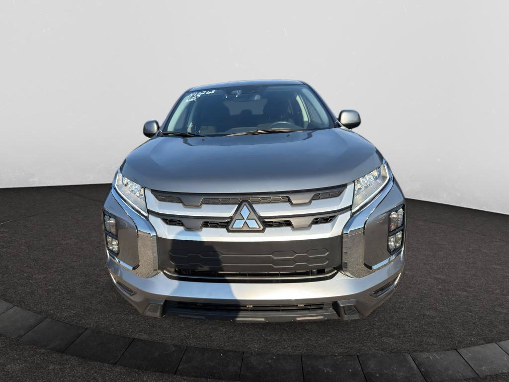Used 2025 Mitsubishi Outlander Sport LE AWD/4WD image 2
