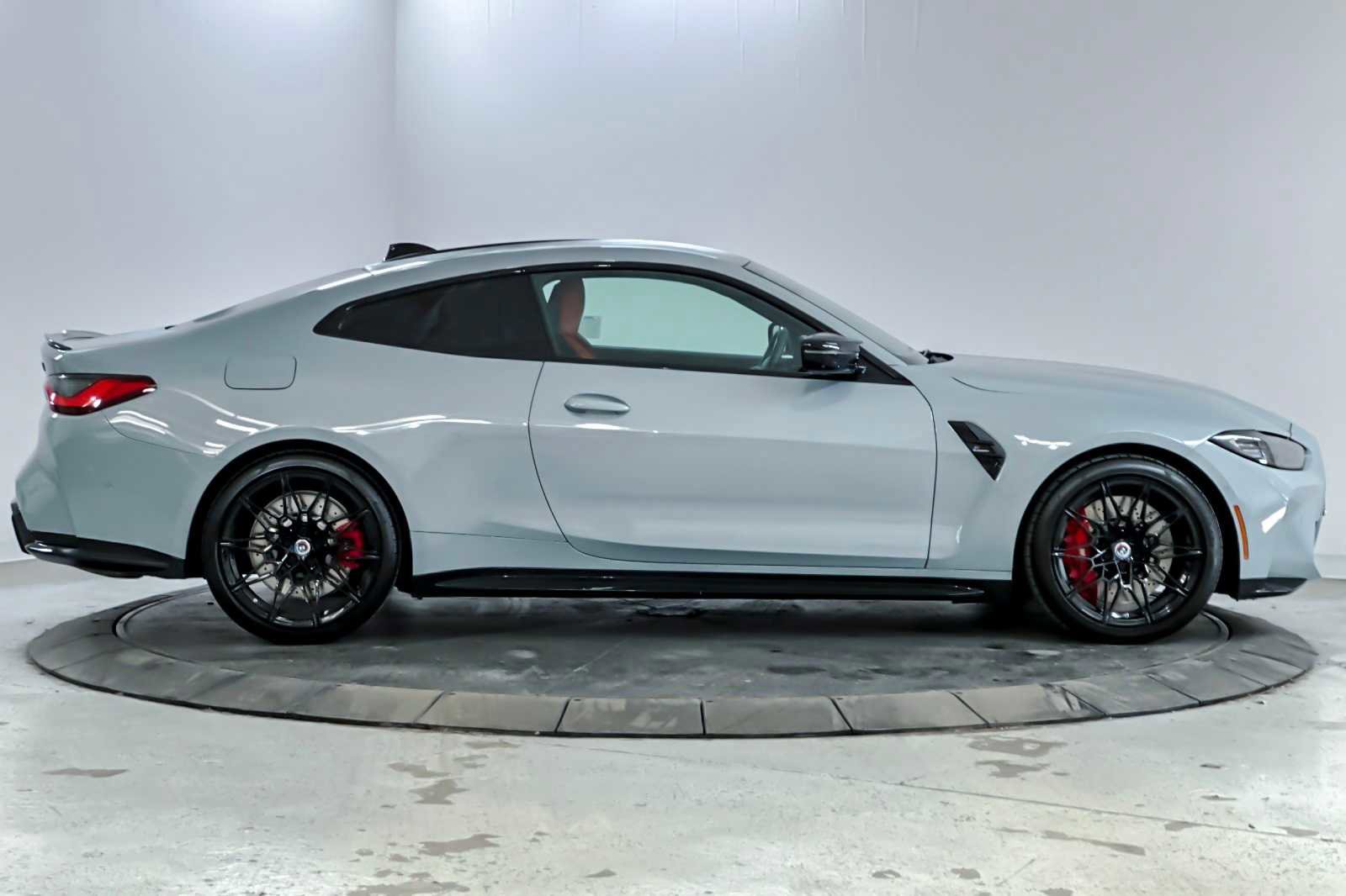 Used 2023 BMW M4 Competition w/ Executive Package image 8