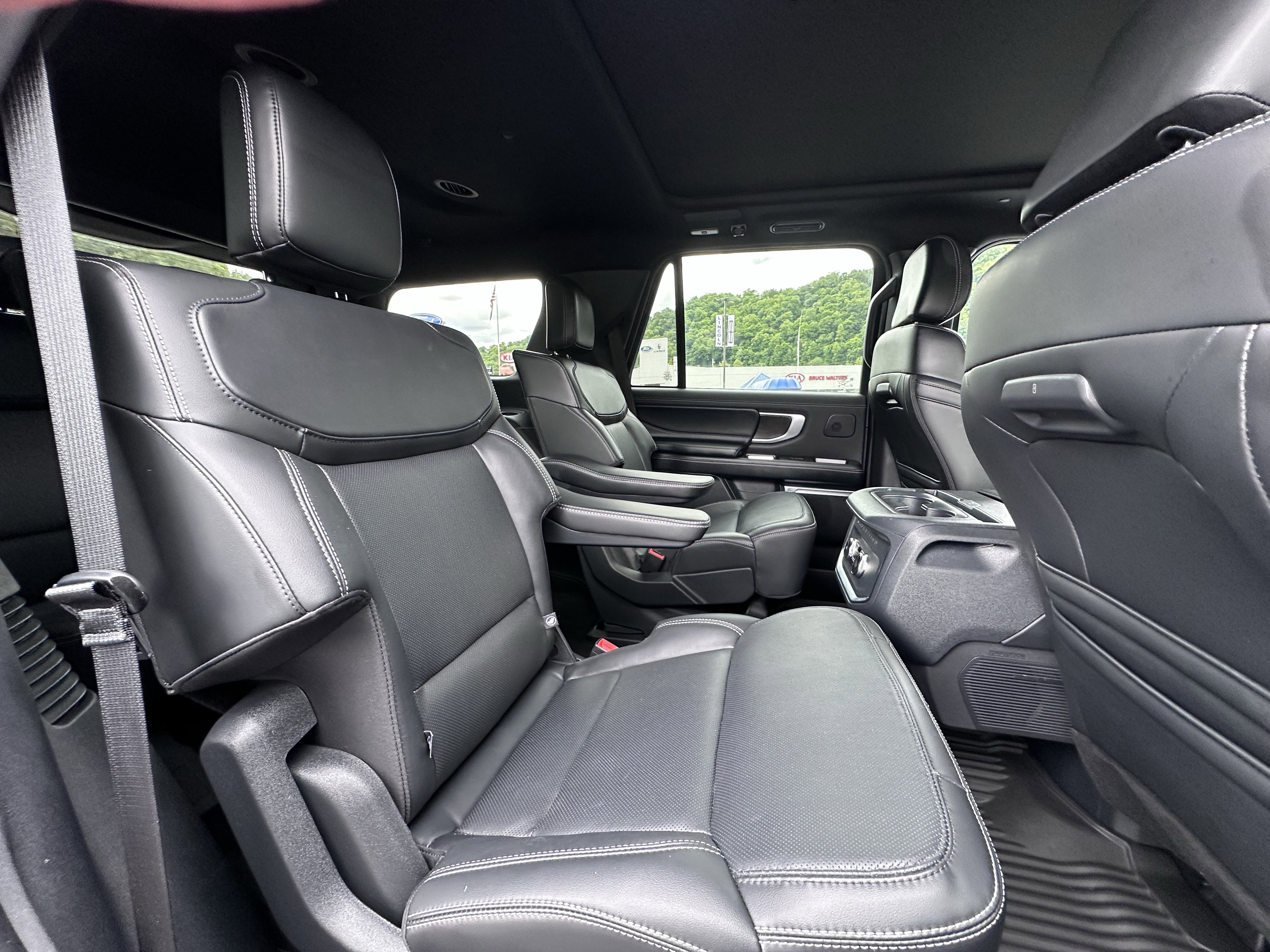 Used 2025 Ford Expedition Platinum w/ Stealth Performance Package AWD/4WD image 12
