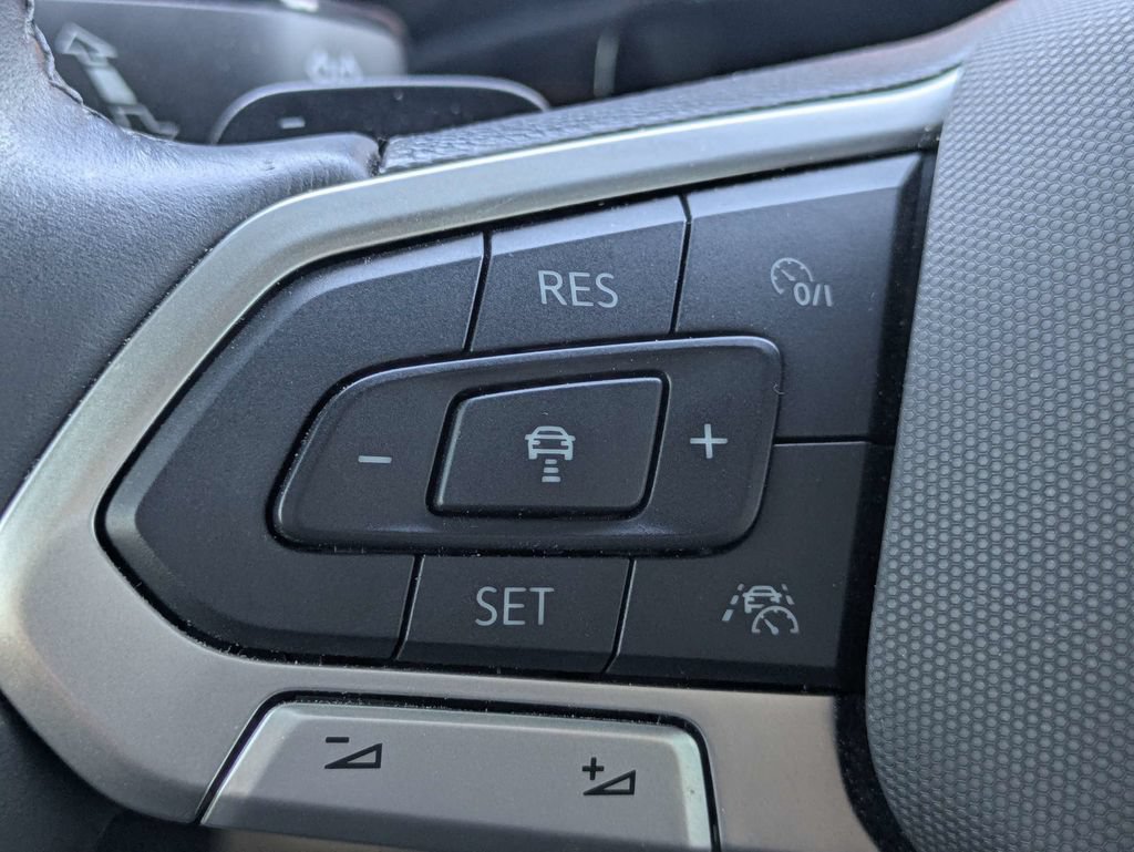 Certified 2025 Volkswagen Atlas Cross Sport SEL Premium R-Line AWD/4WD image 29