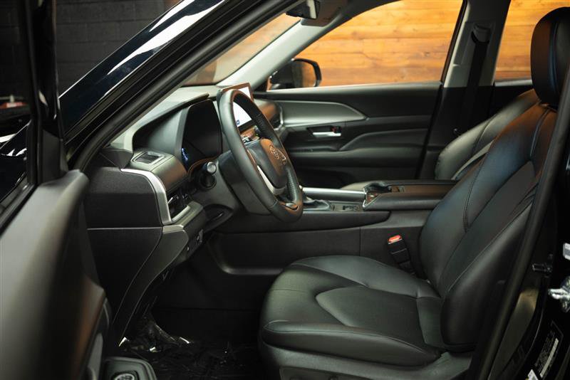 Used 2026 Toyota Grand Highlander AWD image 9