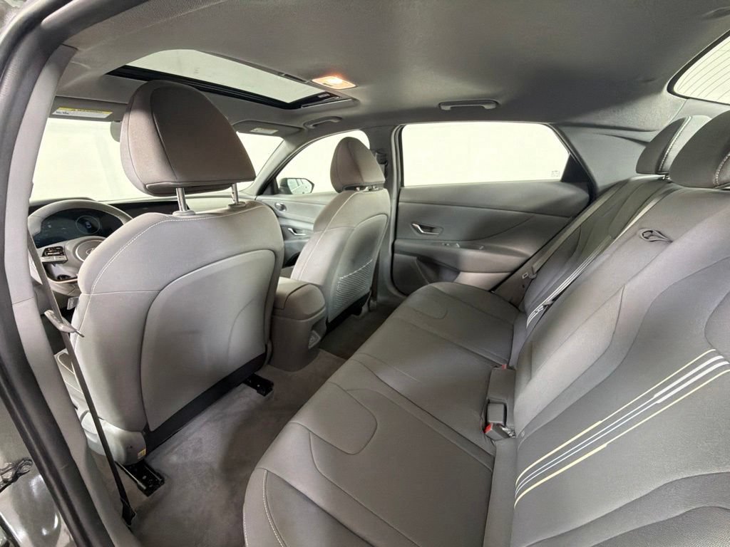 Certified 2025 Hyundai Elantra SEL FWD image 27